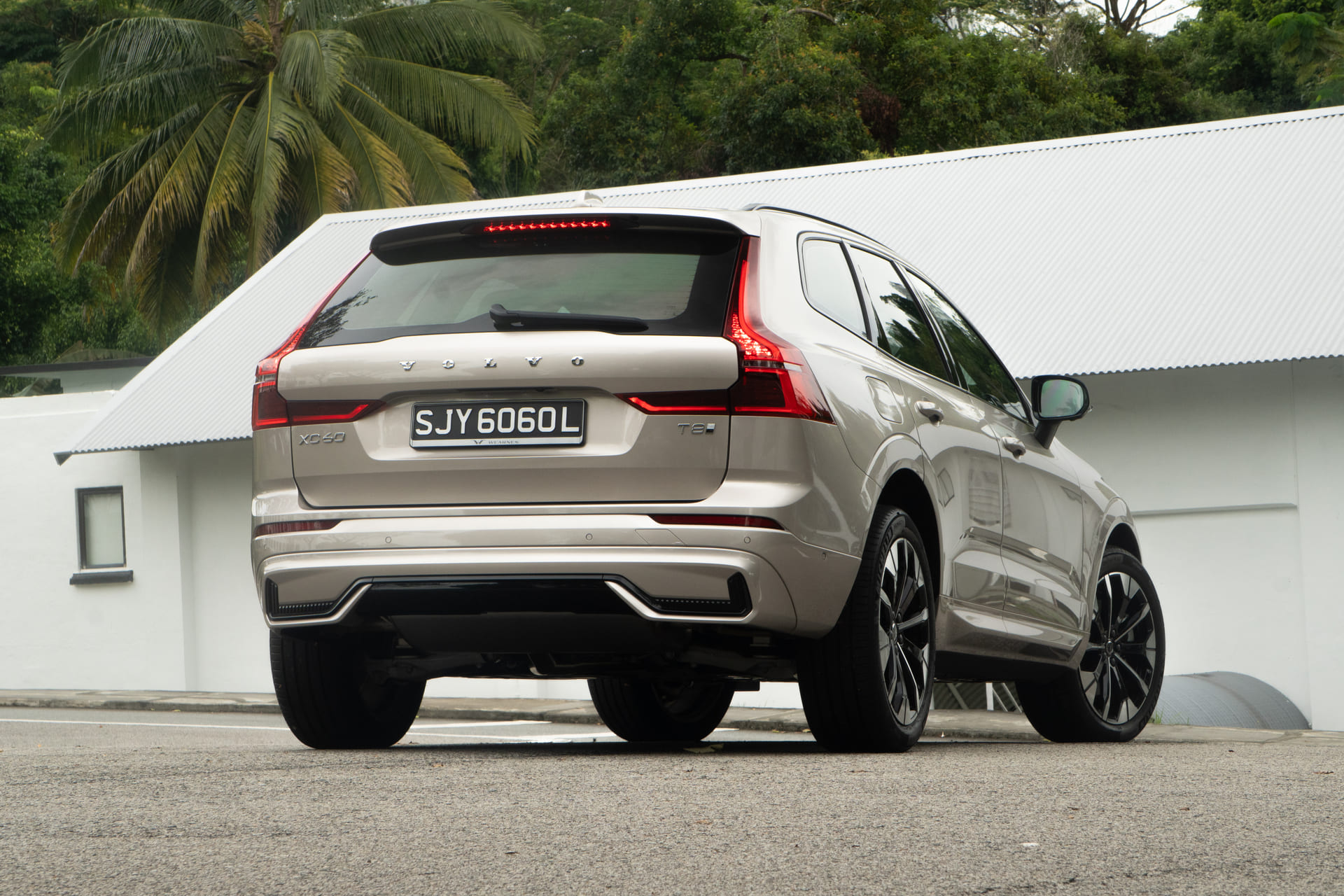 Editors%2 Fimages%2 F1776752127770 Volvo Xc60 T8 04