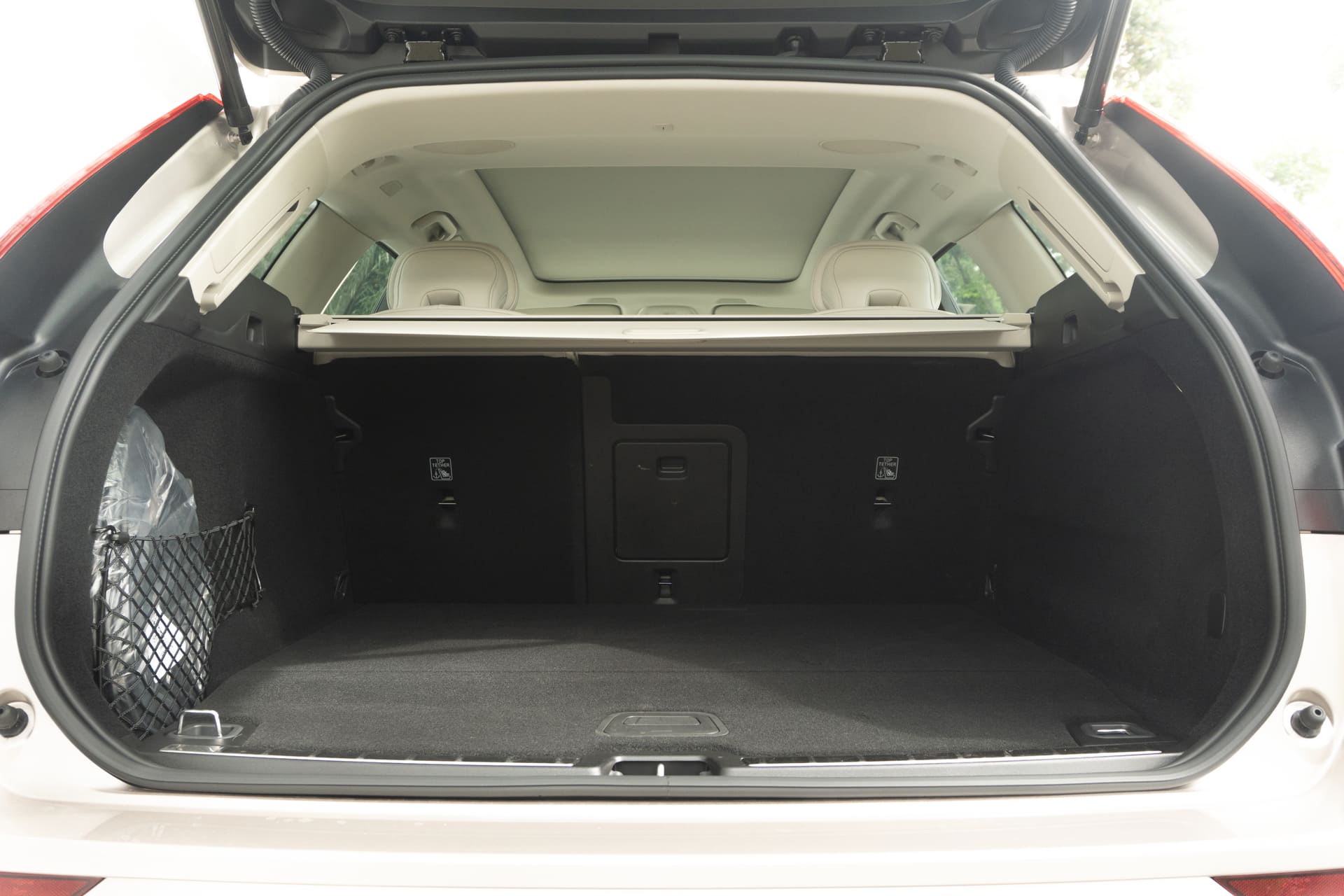 Editors%2 Fimages%2 F1776752227864 Volvo Xc60 T8 42