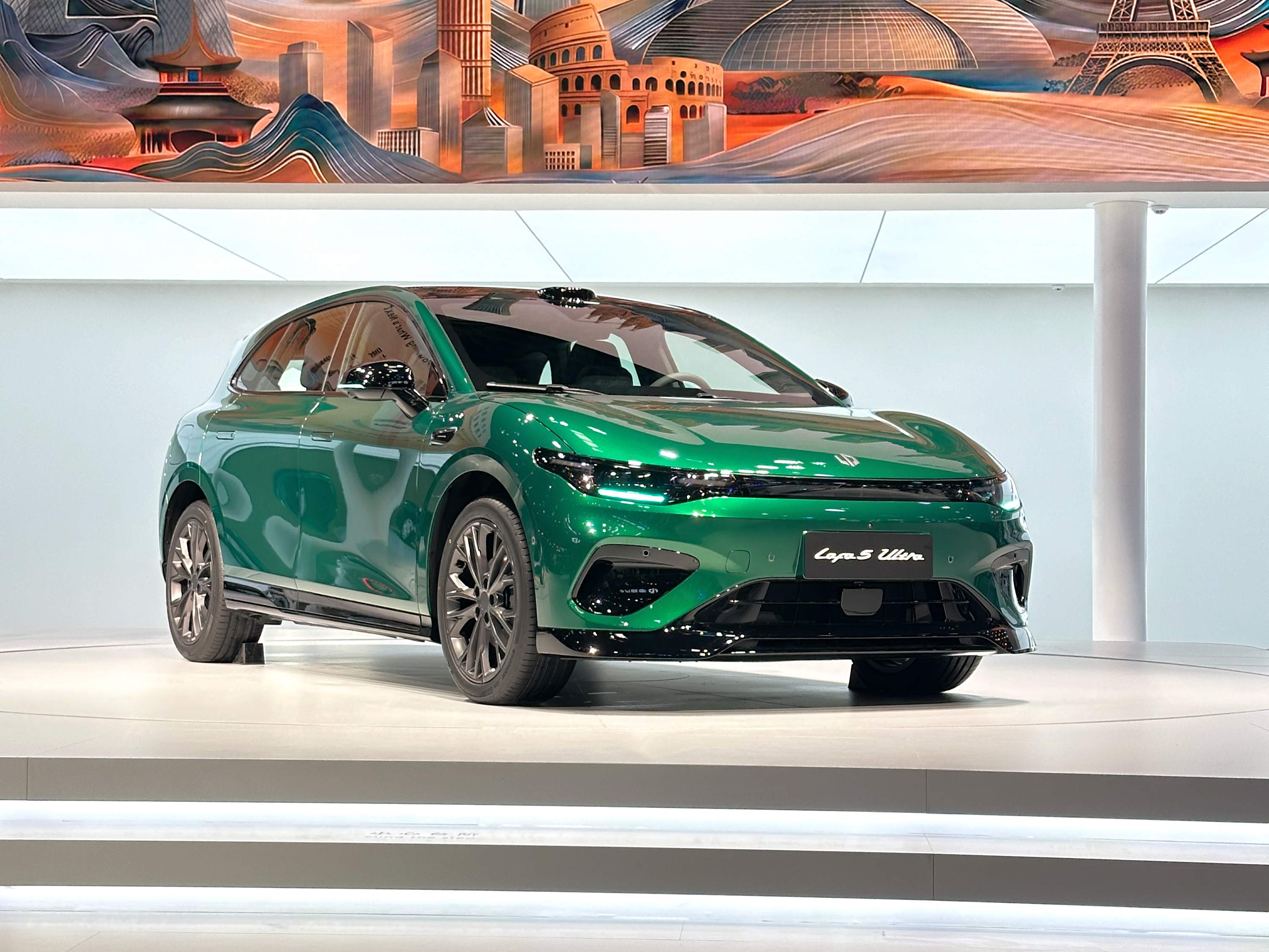 Editors%2 Fimages%2 F1777081633184 Leapmotor+Lafa+5+Ultra