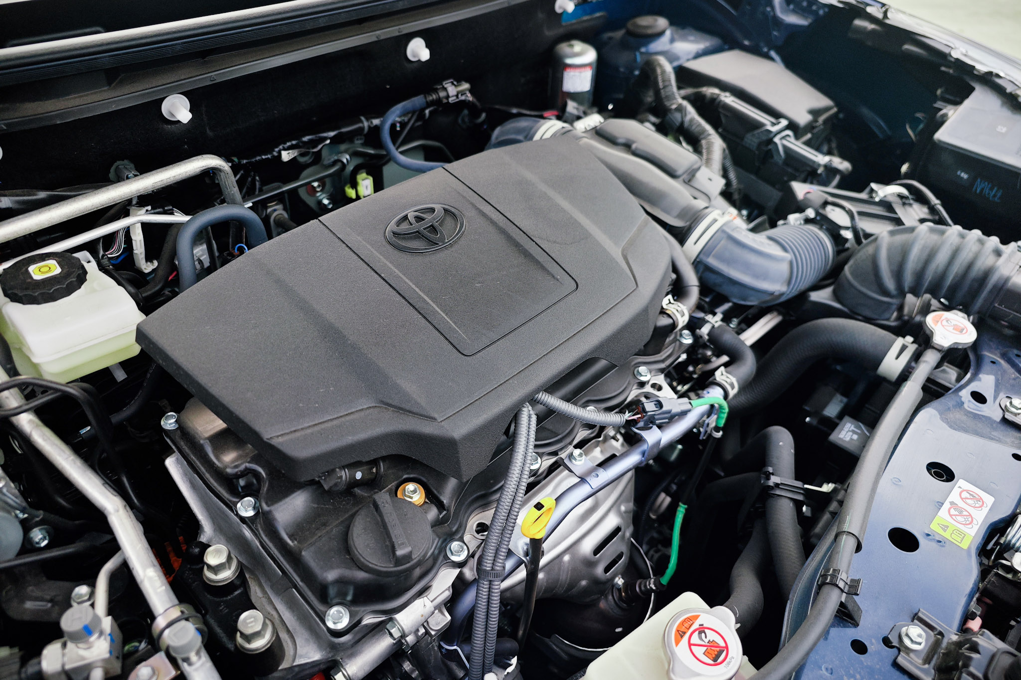 1.5-litre 4-cylinder DOHC 16-valve Yaris Cross 2026 engine to charge a 0.7 kWh LFP battery