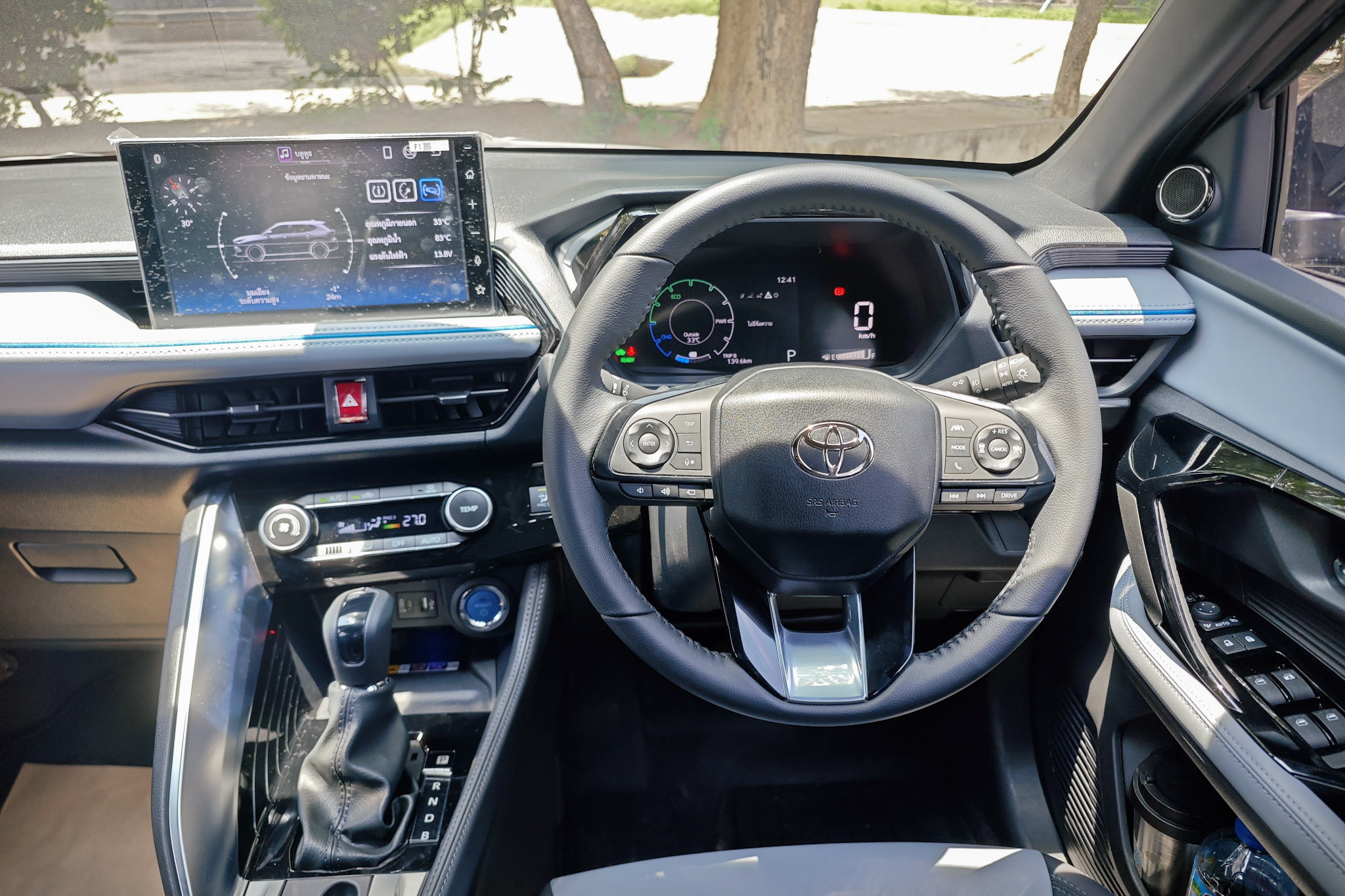 Front console of Toyota Yaris Cross