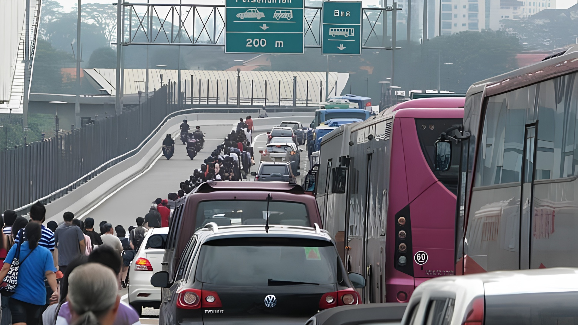 Motorist Woodlands Checkpoint Jam