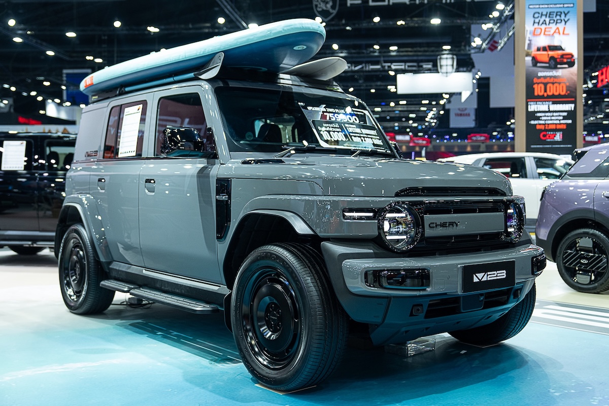 The V23 with Surfboard on top