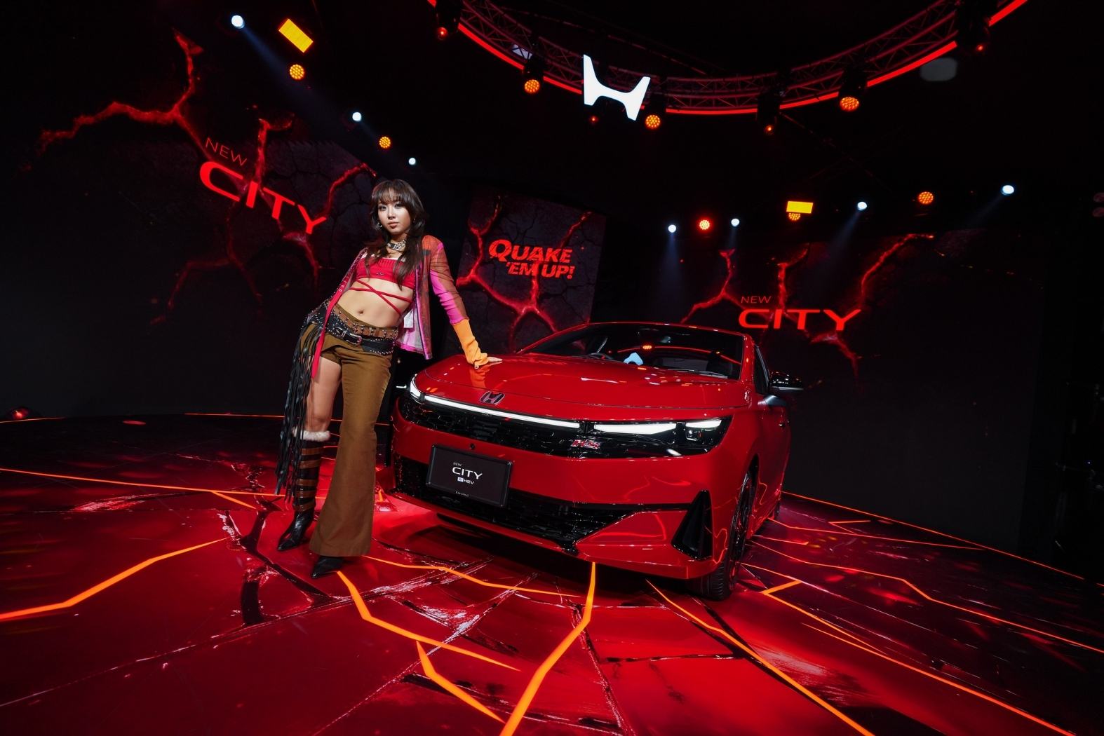 Mr. Jim Lee, Managing Director of Chery Thailand with Chery Q