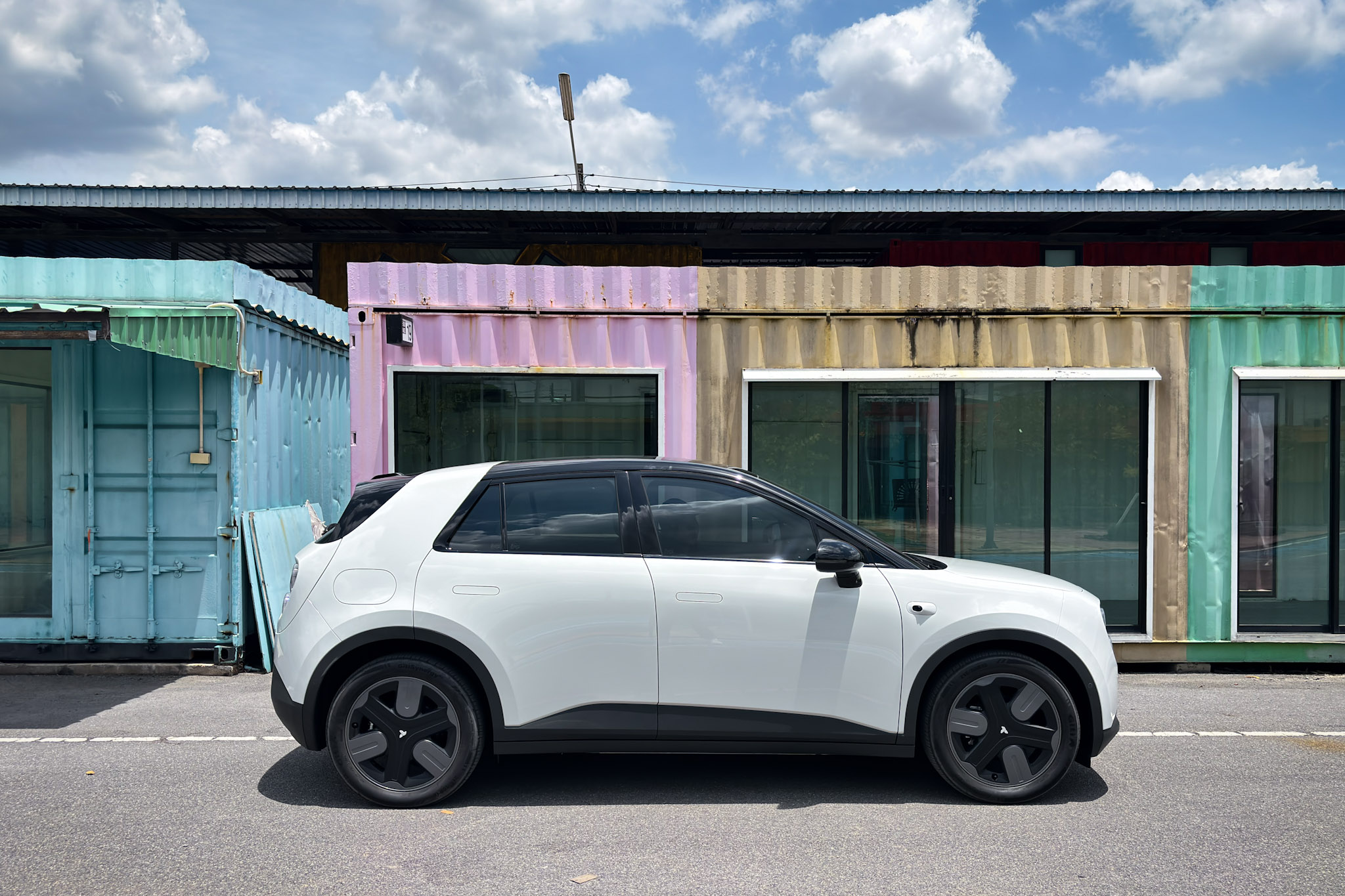 Side profile of Nio Firefly