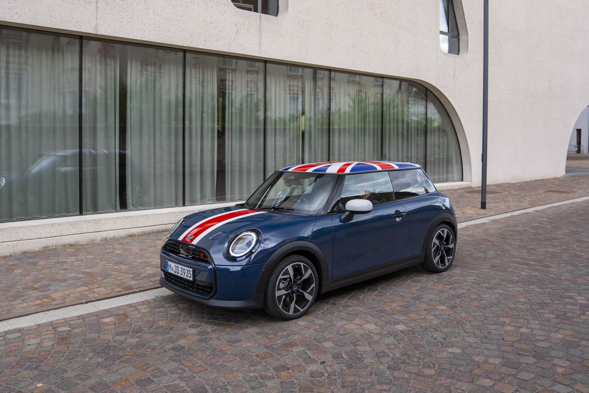 Editors%2 Fimages%2 F1783589248747 Bf Mini Cooper S Oxford Edition Set2 062026 00002+%281%29