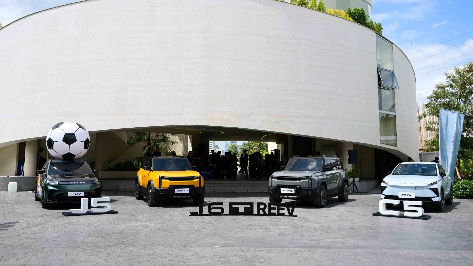 OMODA & JAECOO deliver first batch of JAECOO 6T REEV at the NextFest