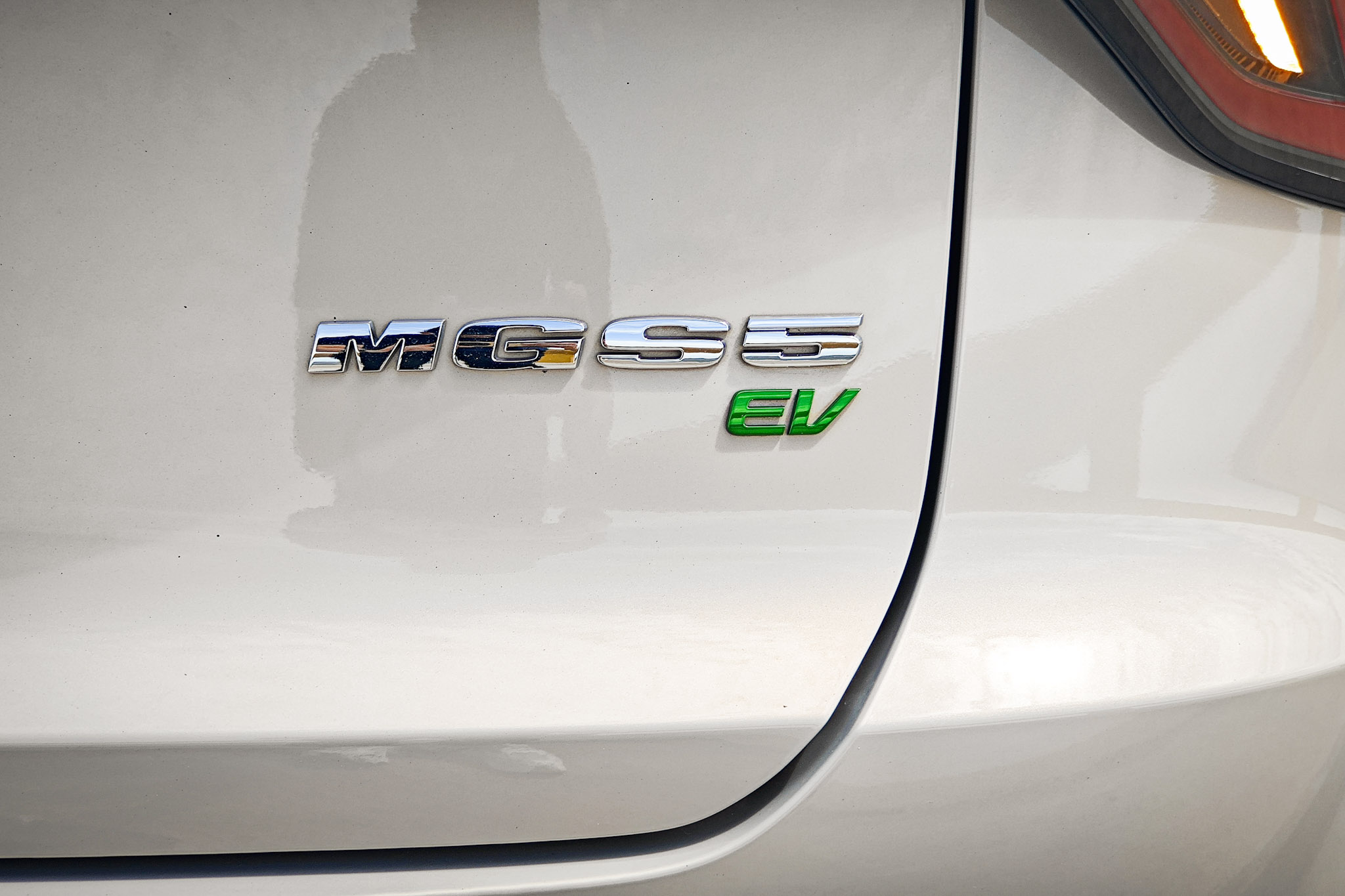 MG S5 EV V+ 2026 badge
