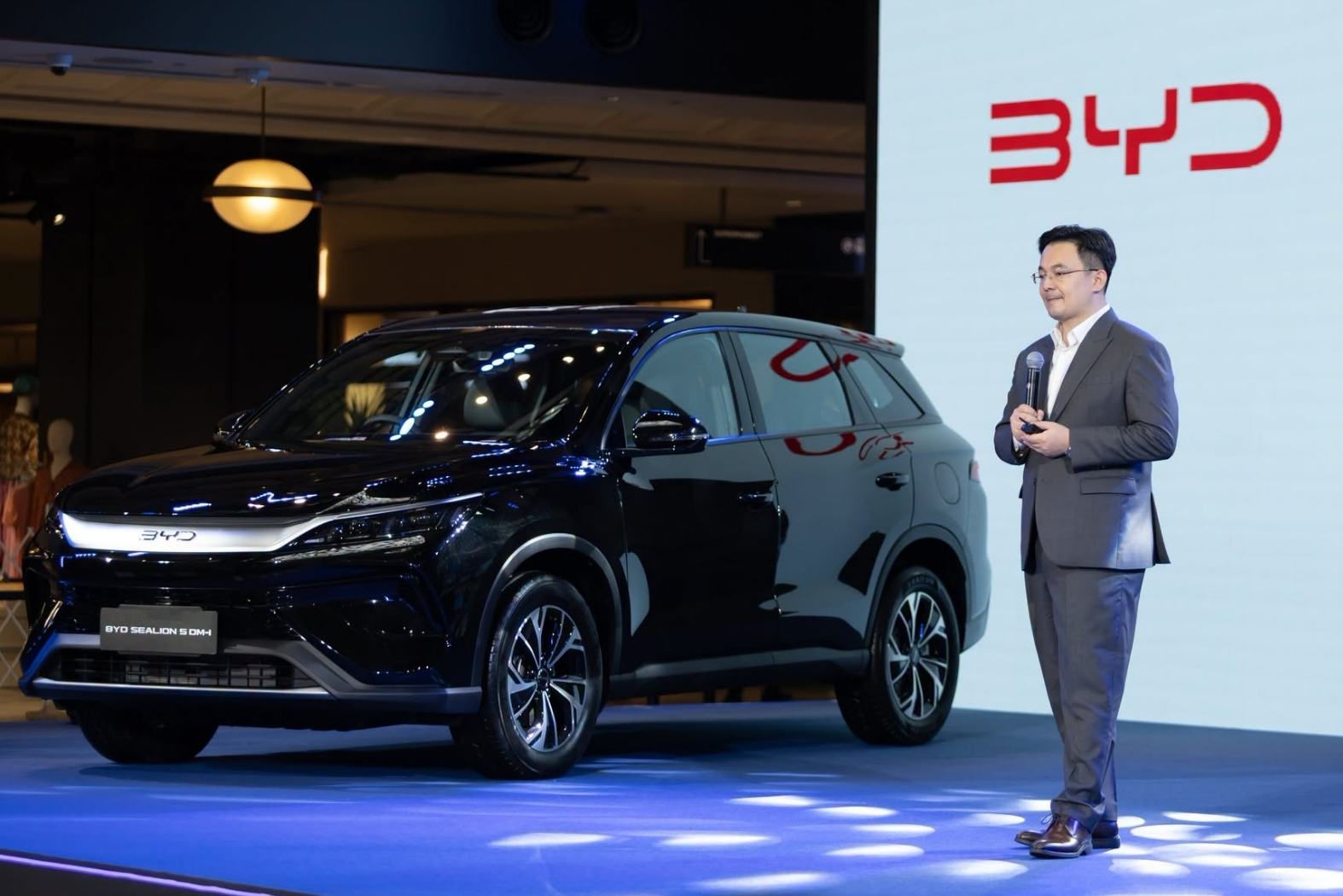 The BYD Sealion 5 DM-i debuts an aggressive 699,900 THB starting price to shock the market.
