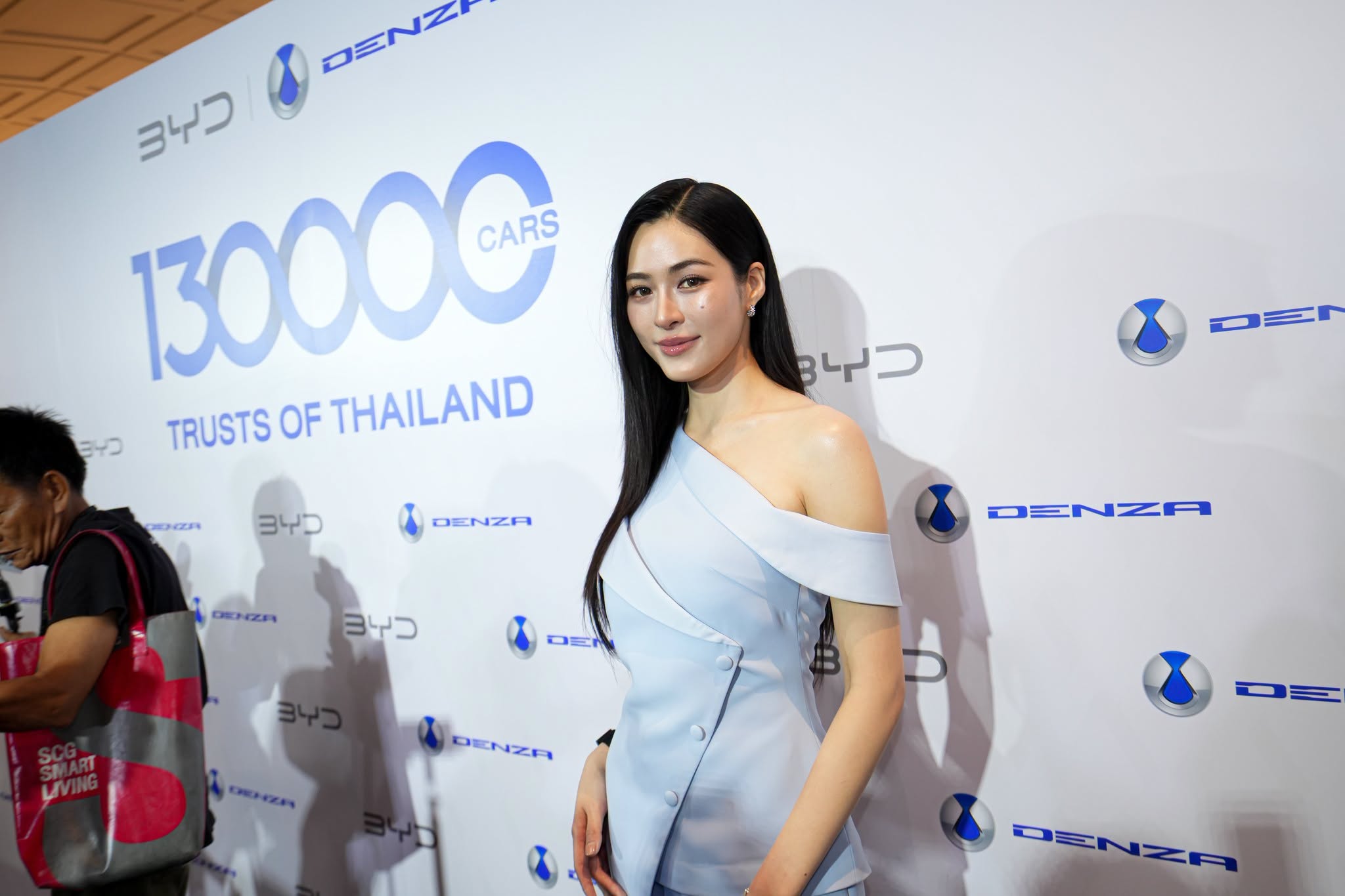 Lingling Kwong, the star presenter of BYD Sealion 5