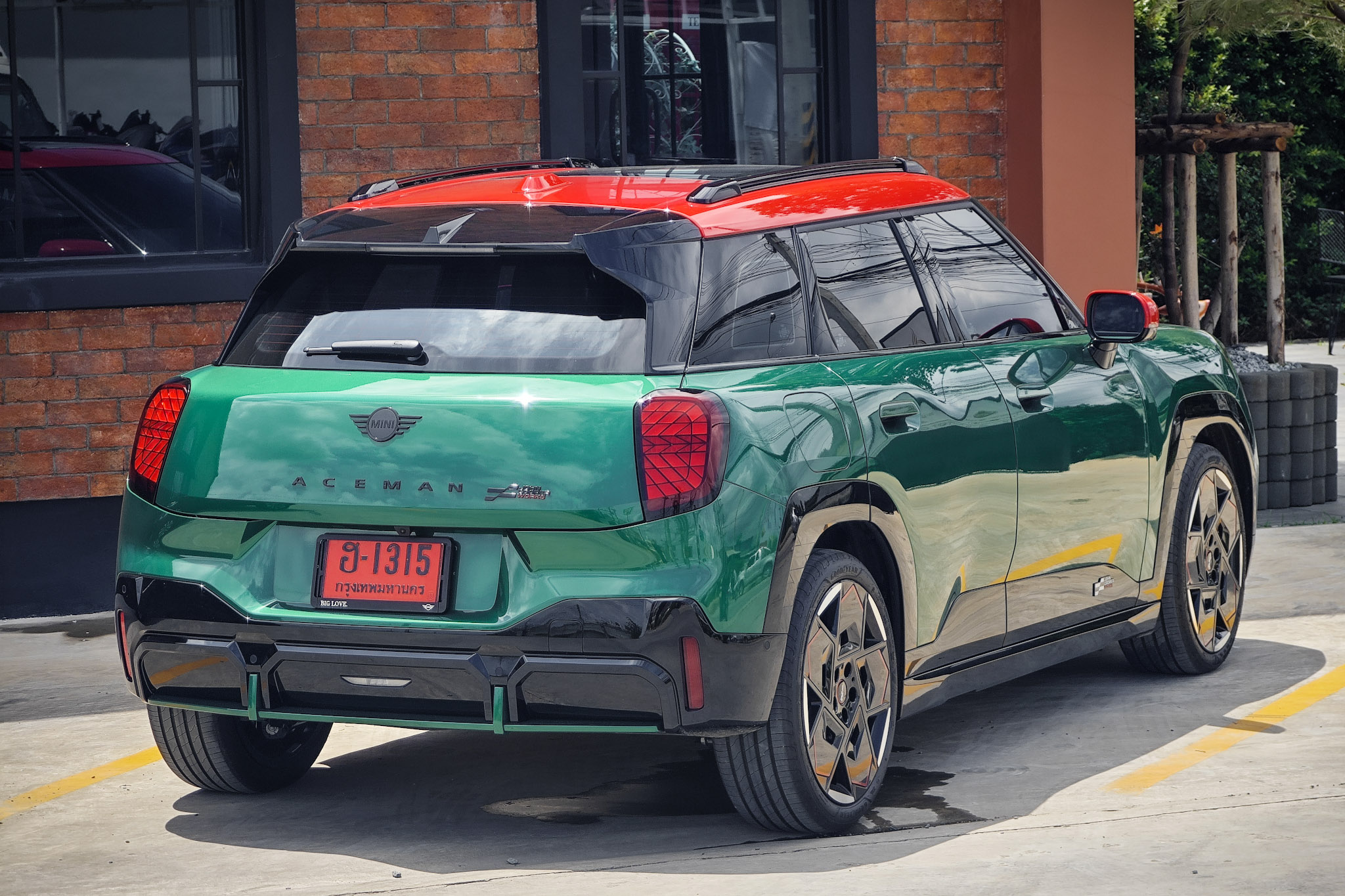 Rear design of the Mini Aceman