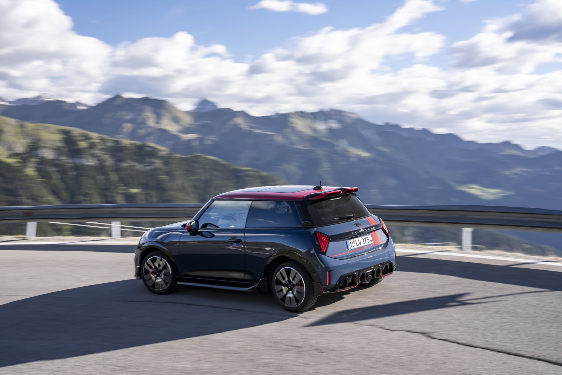 Editors%2 Fimages%2 F1785395428542 Bf Mini Jcw Indigo Sunset Blue 062026 00019+Copy