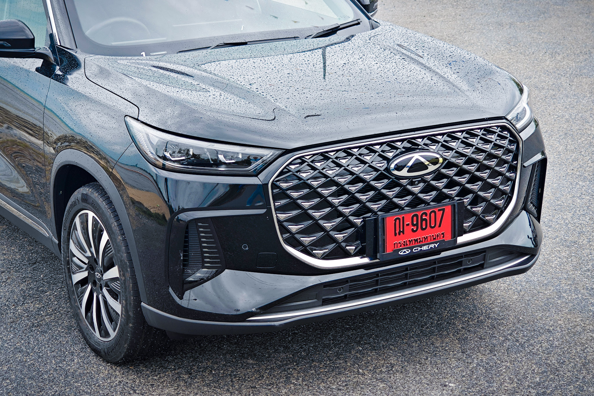 Front bonnet of Chery Tiggo 8