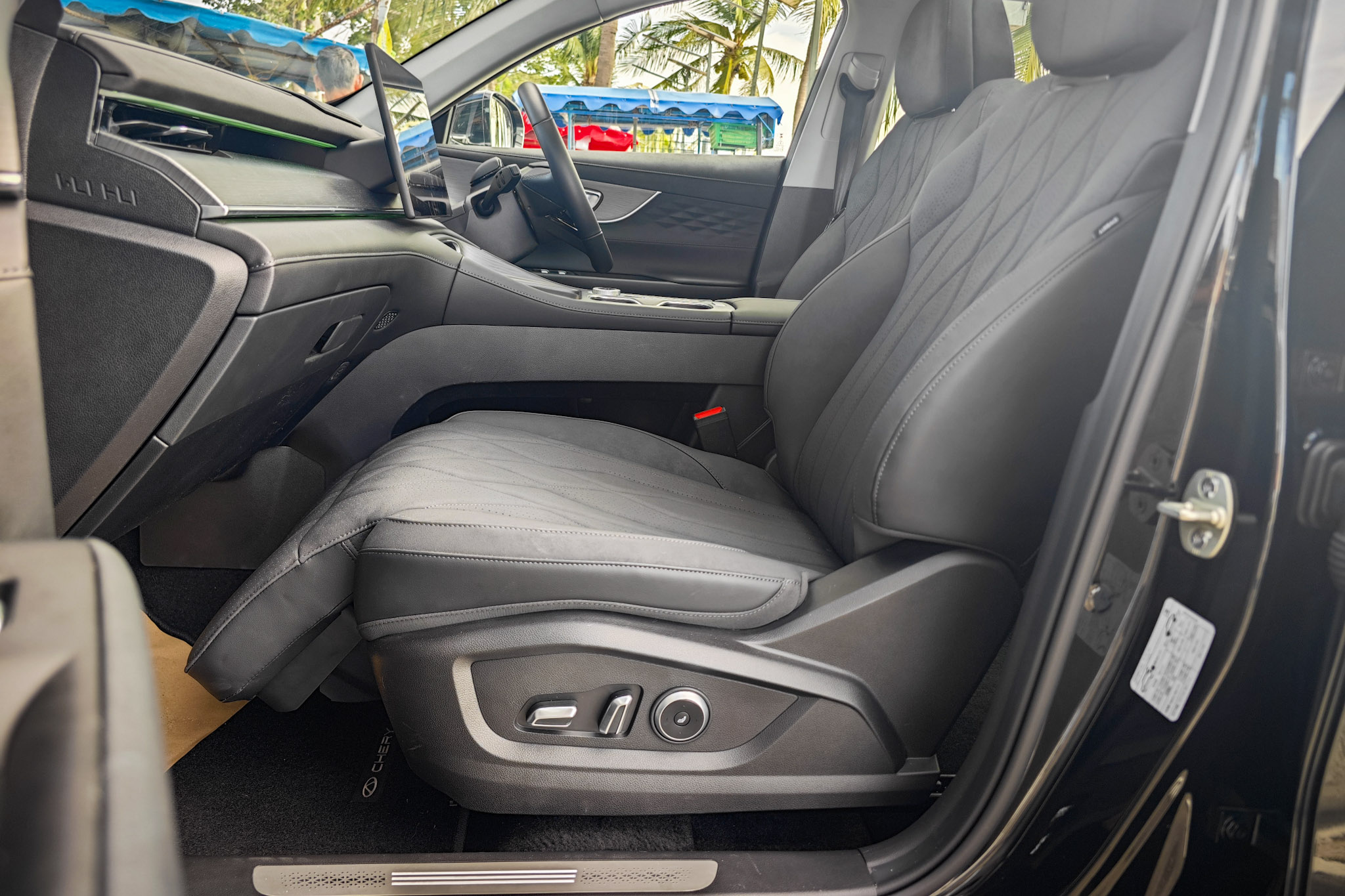 The front passenger Queen Seat