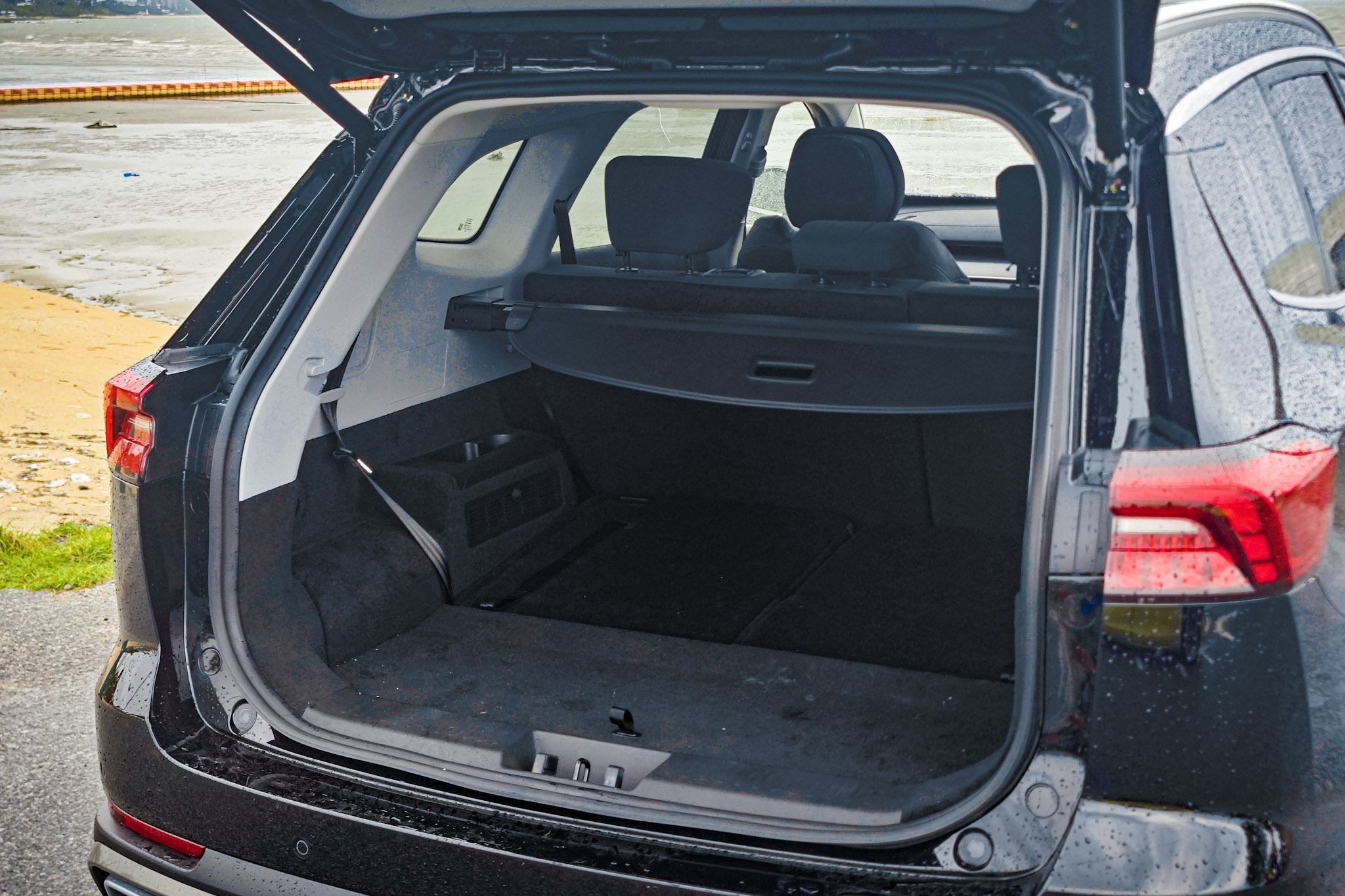 Boot capacity sits at 889 litres