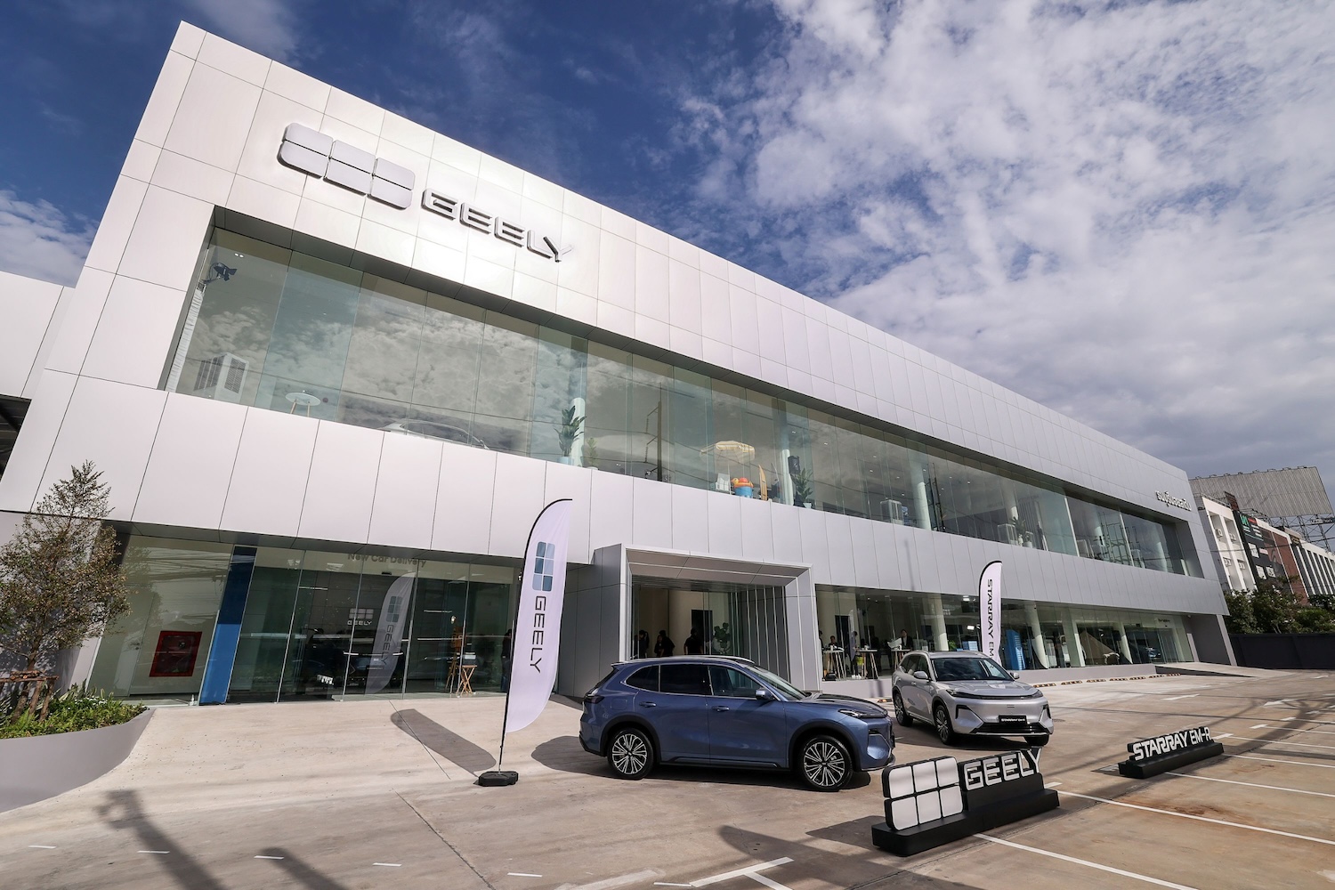 The first GEELY Flagship Showroom