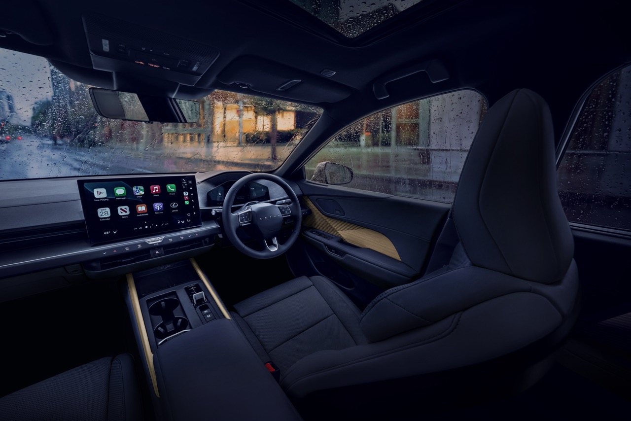 The Lexus ES front cabin design