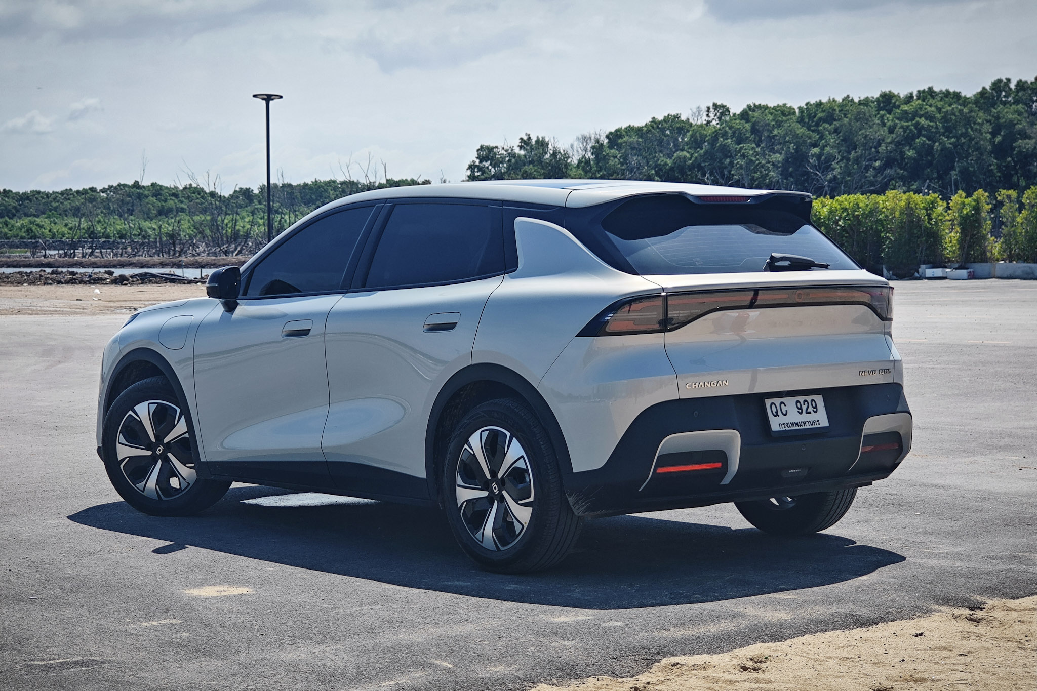 Rear Profile of the Nevo Q05