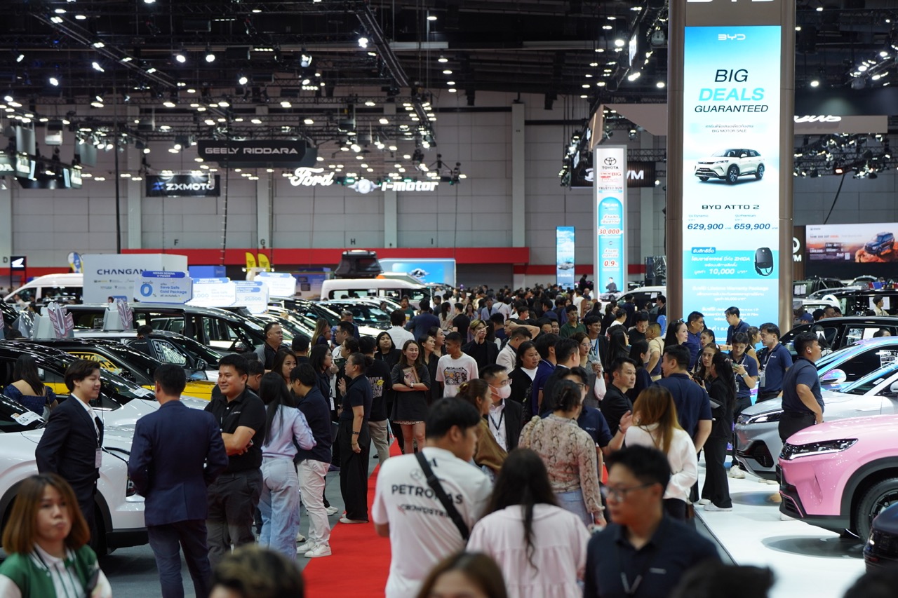 Crowded people at Big Motor Sale 2026 Event
