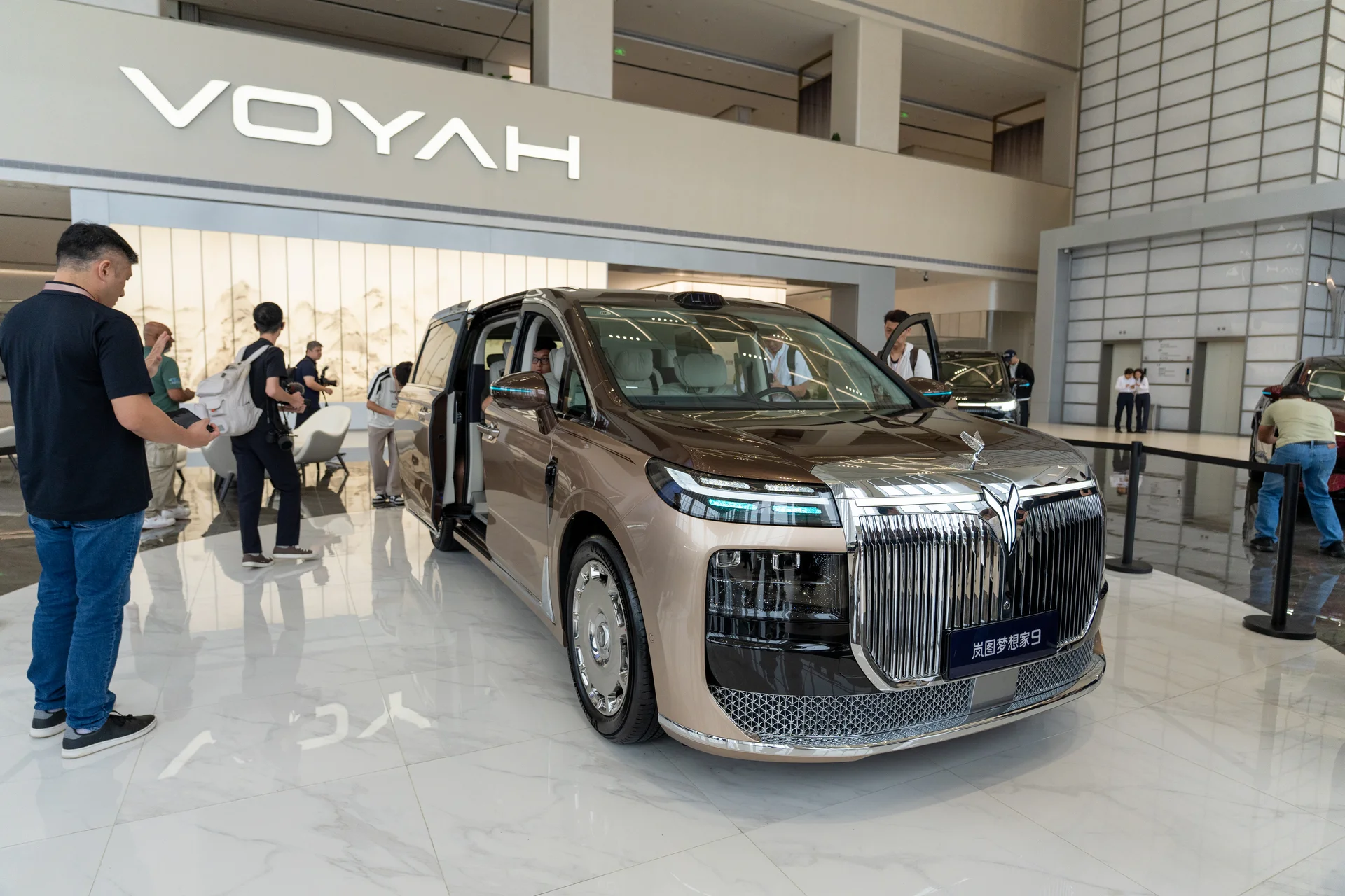 Editors%2 Fimages%2 F1790244539785 The Voyah Dream 9 Ultra Luxury Mpv Is Unveiled And Set To Come To Singapore Soon Featured