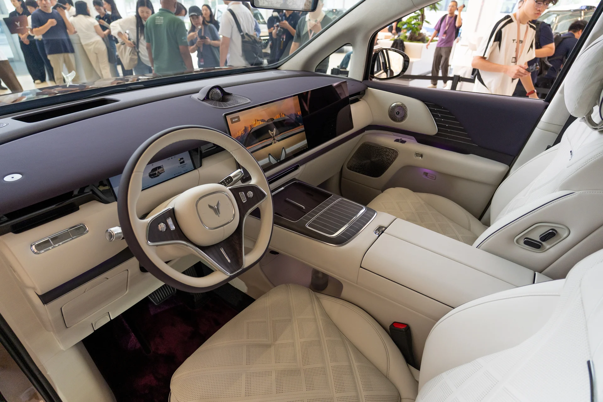 Editors%2 Fimages%2 F1790244661952 The Voyah Dream 9 Ultra Luxury Mpv Is Unveiled And Set To Come To Singapore Soon 7