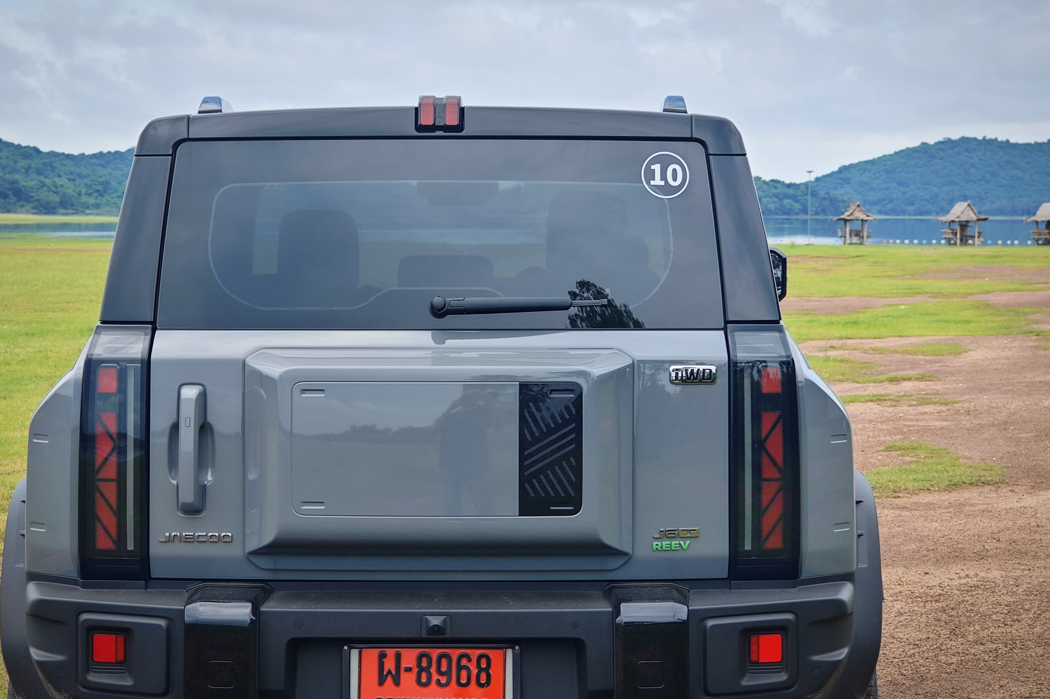 โลโก้หลังและบทสรุปราคา JAECOO 6T REEV