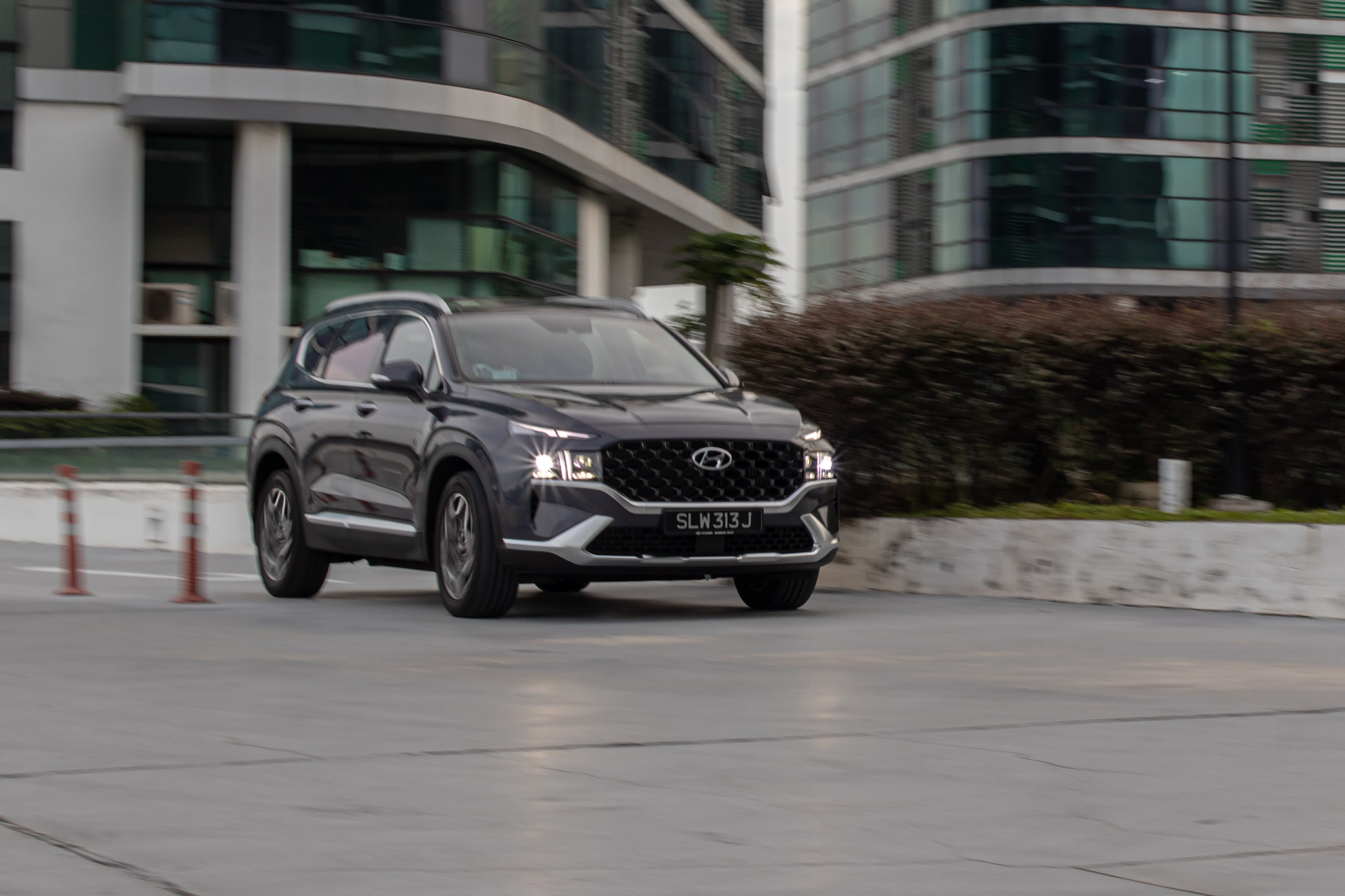 mReview: Hyundai Santa Fe Hybrid - The Gentle Giant | Articles ...