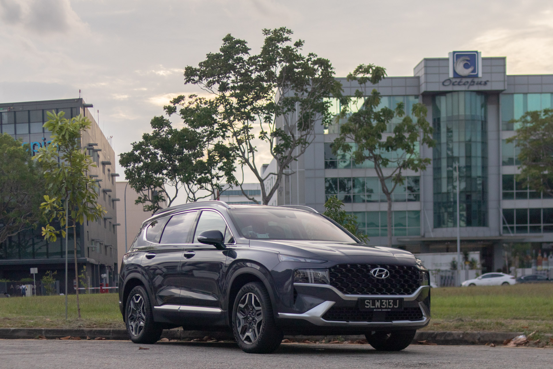 mReview: Hyundai Santa Fe Hybrid - The Gentle Giant | Articles ...