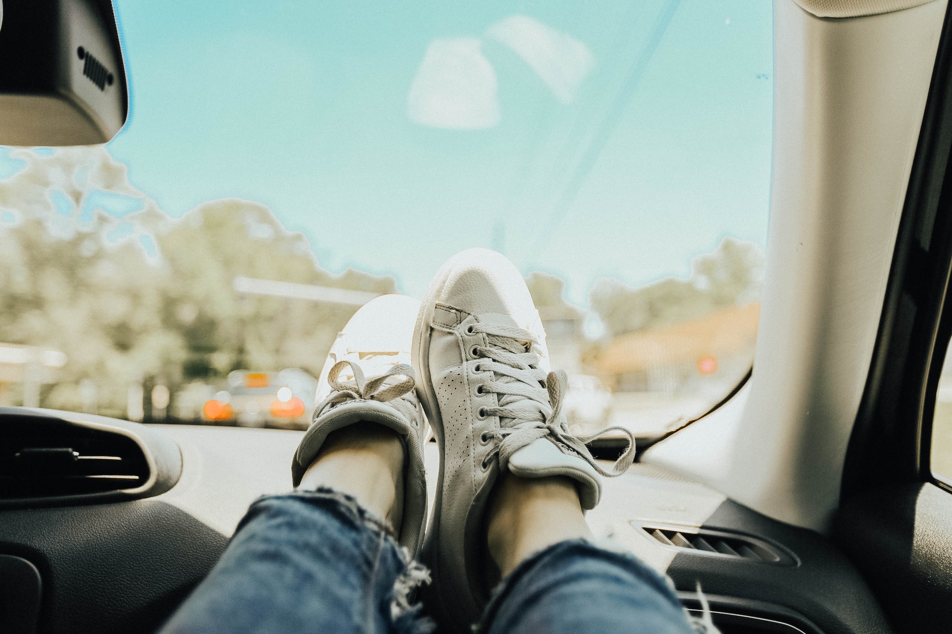 4 Reasons Why You Should Never Put Your Feet on the Dashboard! Articles Motorist Malaysia
