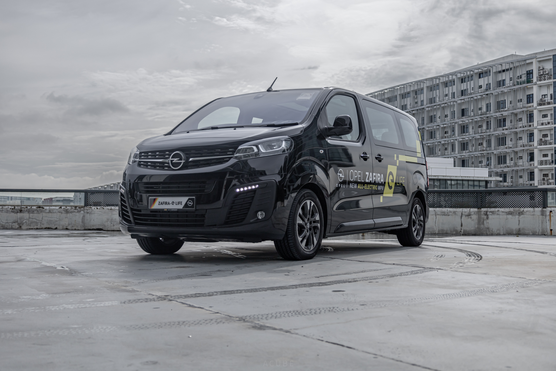 mReview Opel Zafirae Life An Electric Behemoth Articles