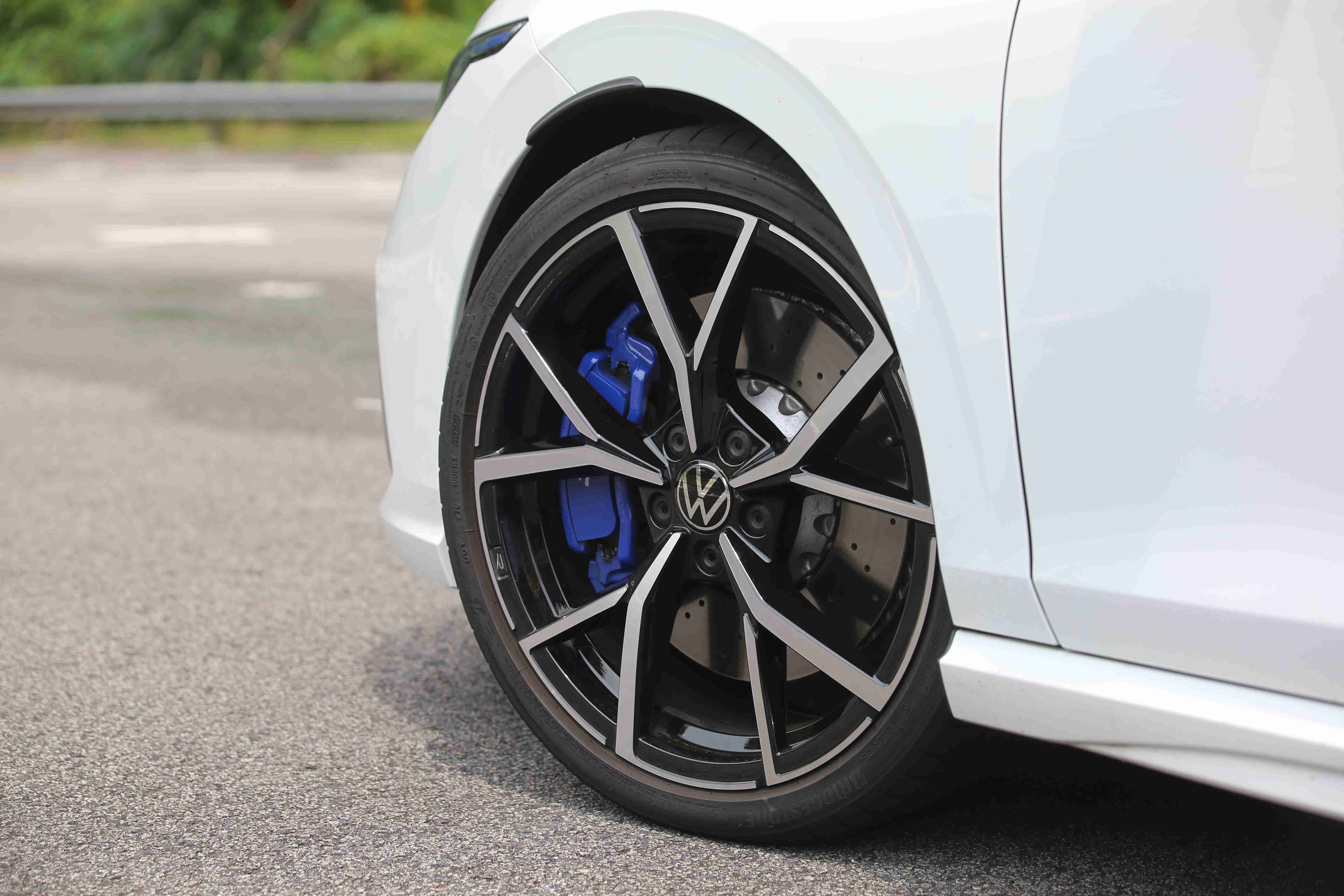 mReview: Volkswagen Golf R – The Hottest Of Hatches | Articles ...