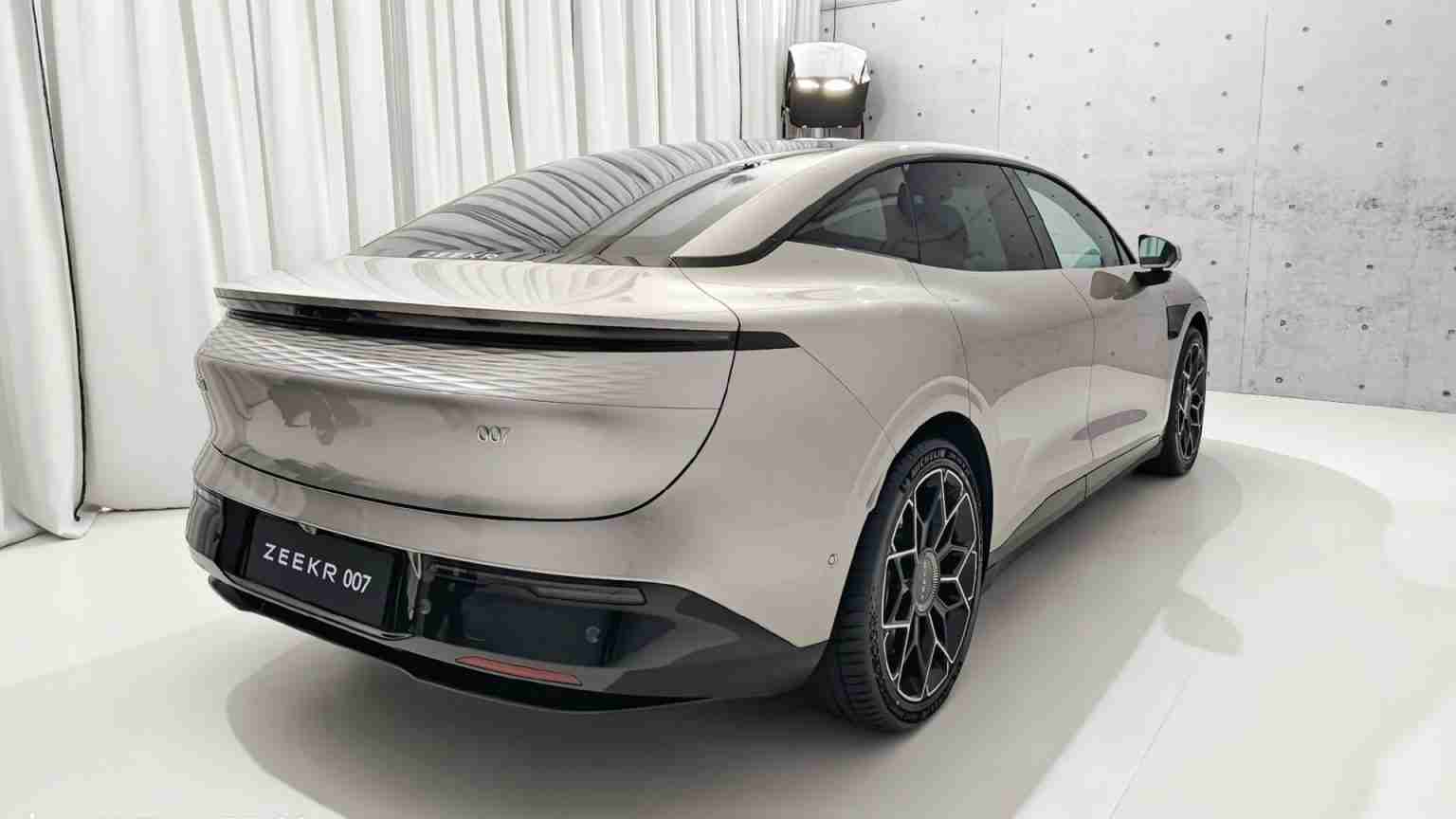 Zeekr 007 Officially Unveiled With A Range Of 870km And 636hp ...