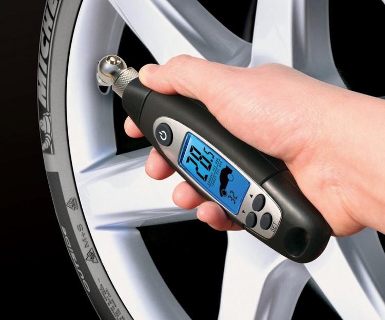 Sun Damage 4 tyre pressure monitor
