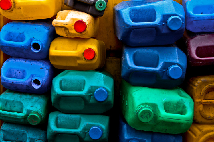 2876119720 21982e61ab B jerry cans car oil