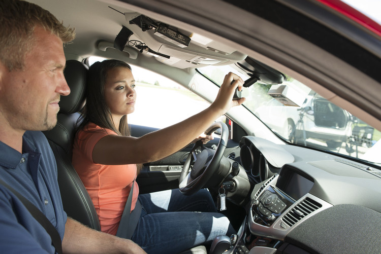 LeftHanded Drivers vs RightHanded Drivers Who Has it Easier