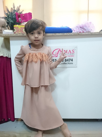 Photo 1 of Ruffle dolly lace TP-412004 Mini kurung ruffle dengan finishing lace. Dipadankan dengan skirt semi flare. Saiz utk kanak2 2-10thn.