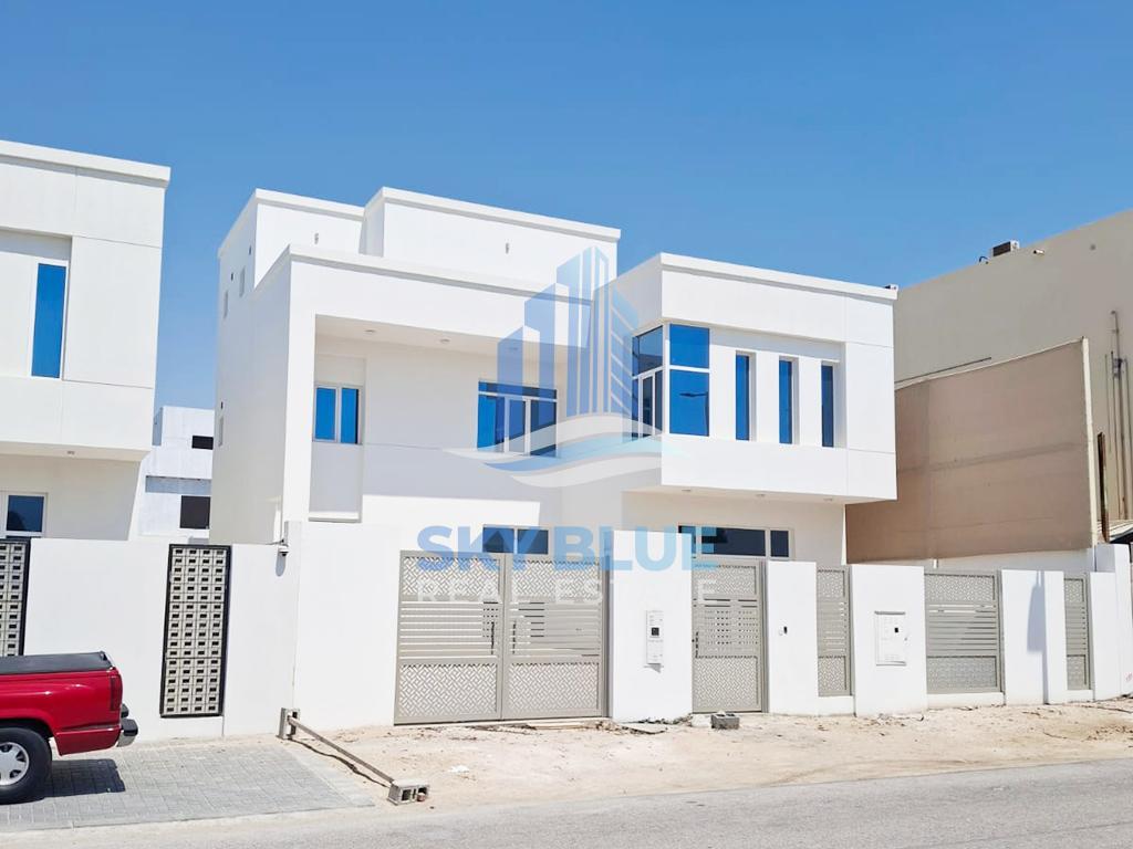 Spacious 7 Bedroom Villa in Umm Abriya with Majlis