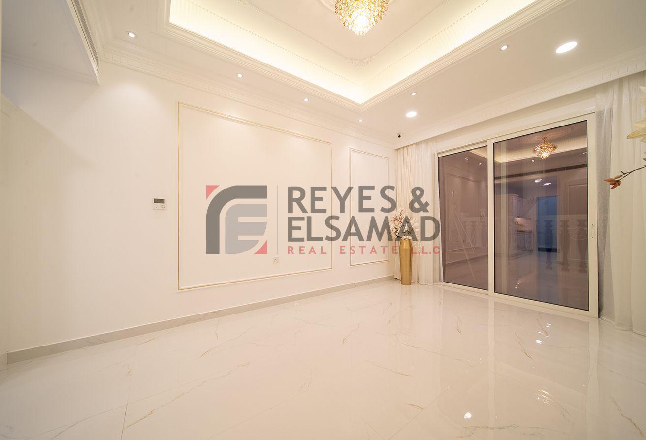 Iconic Architecture | Prime location | 5 Yrs guarantee ROI