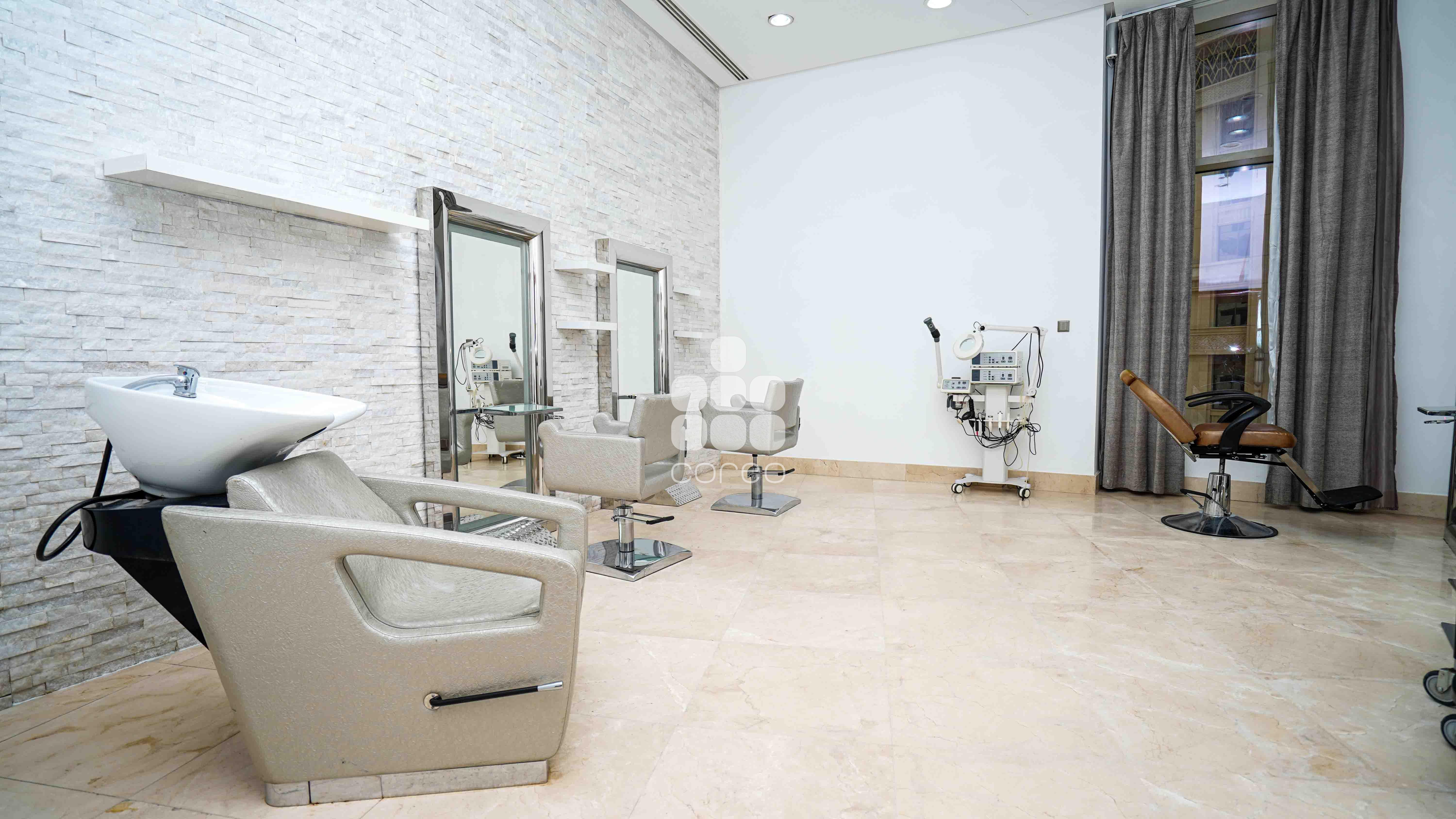 EQUIPPED SHOP | INSIDE 5-STAR HOTEL | FOR RENT