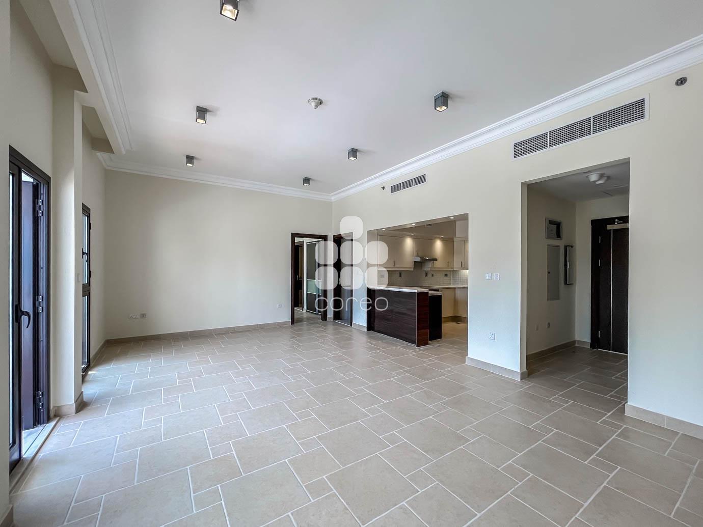 Charming 2BR Apt with Picturesque Piazza View
