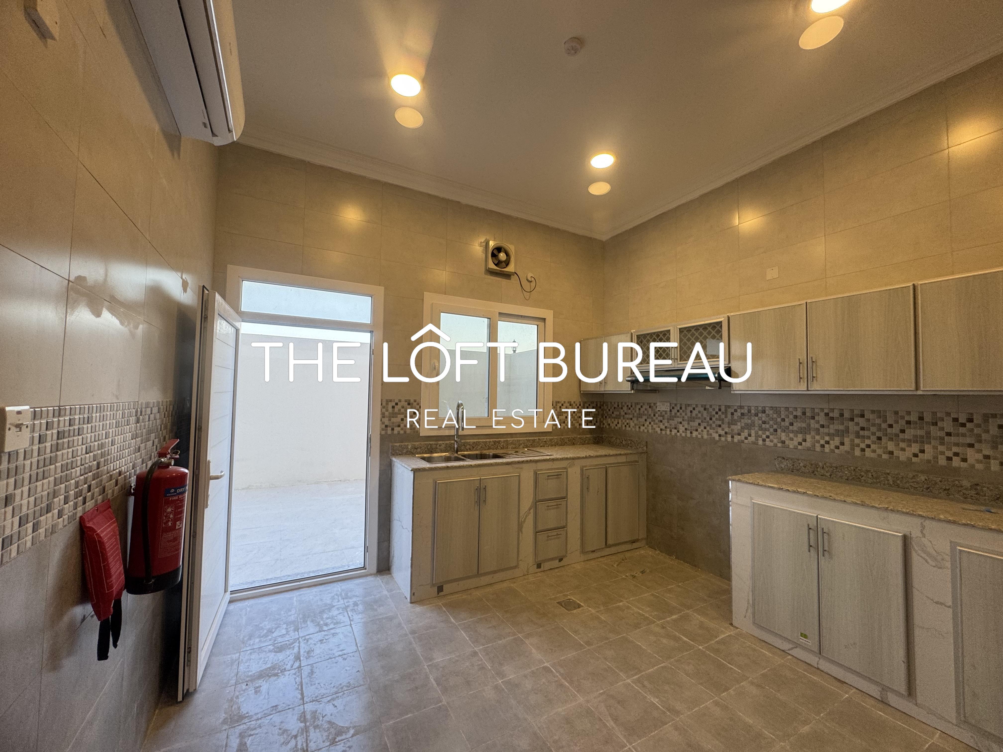BRAND NEW 7 BHK VILLA FOR BEST PRICE IN AREA - Villa in Al Markhiya Street