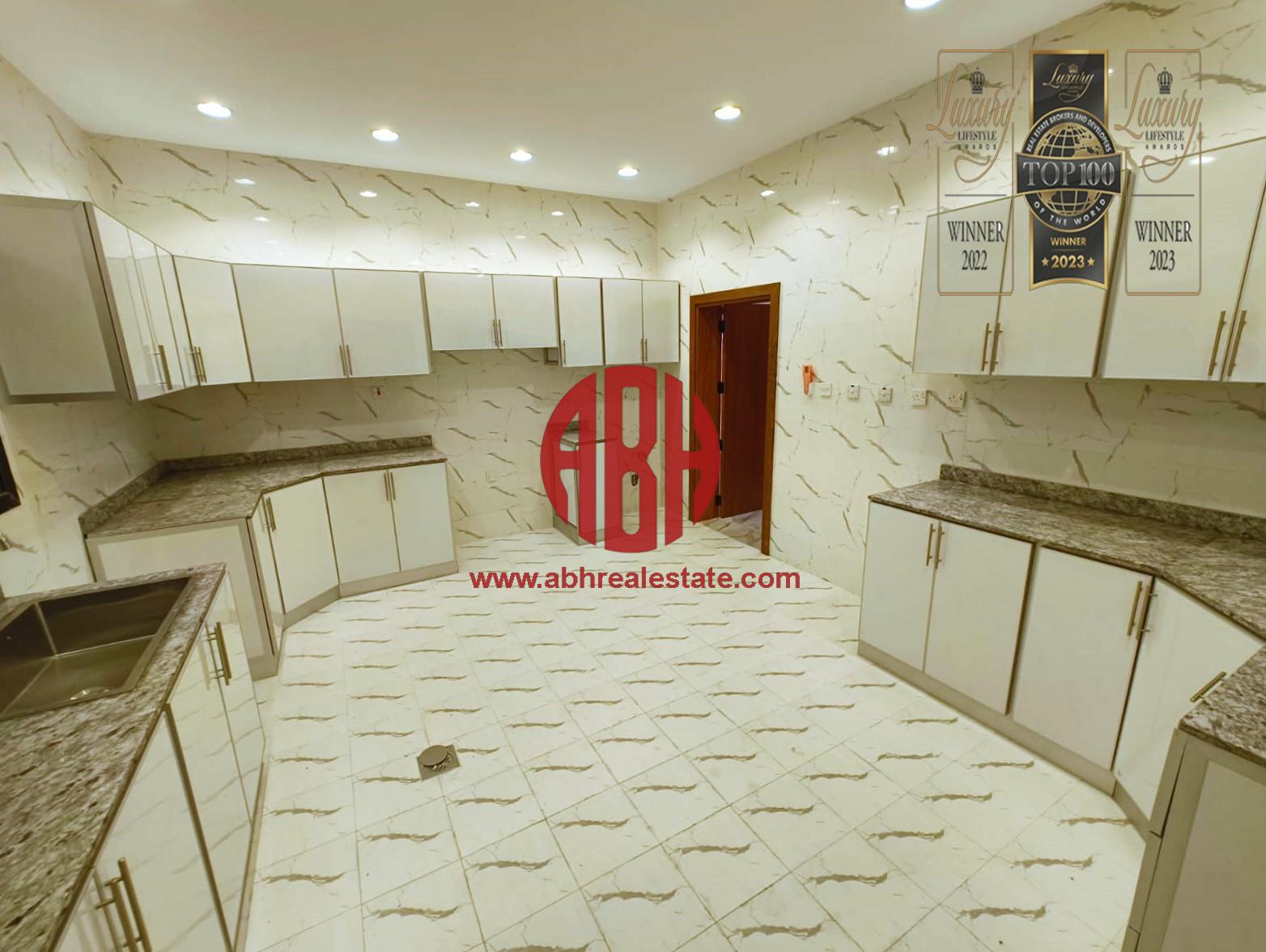 ISKAN AVAILABLE| 5BR + DRIVER VILLA |BIG FRONTYARD - Villa in Al Najda Street