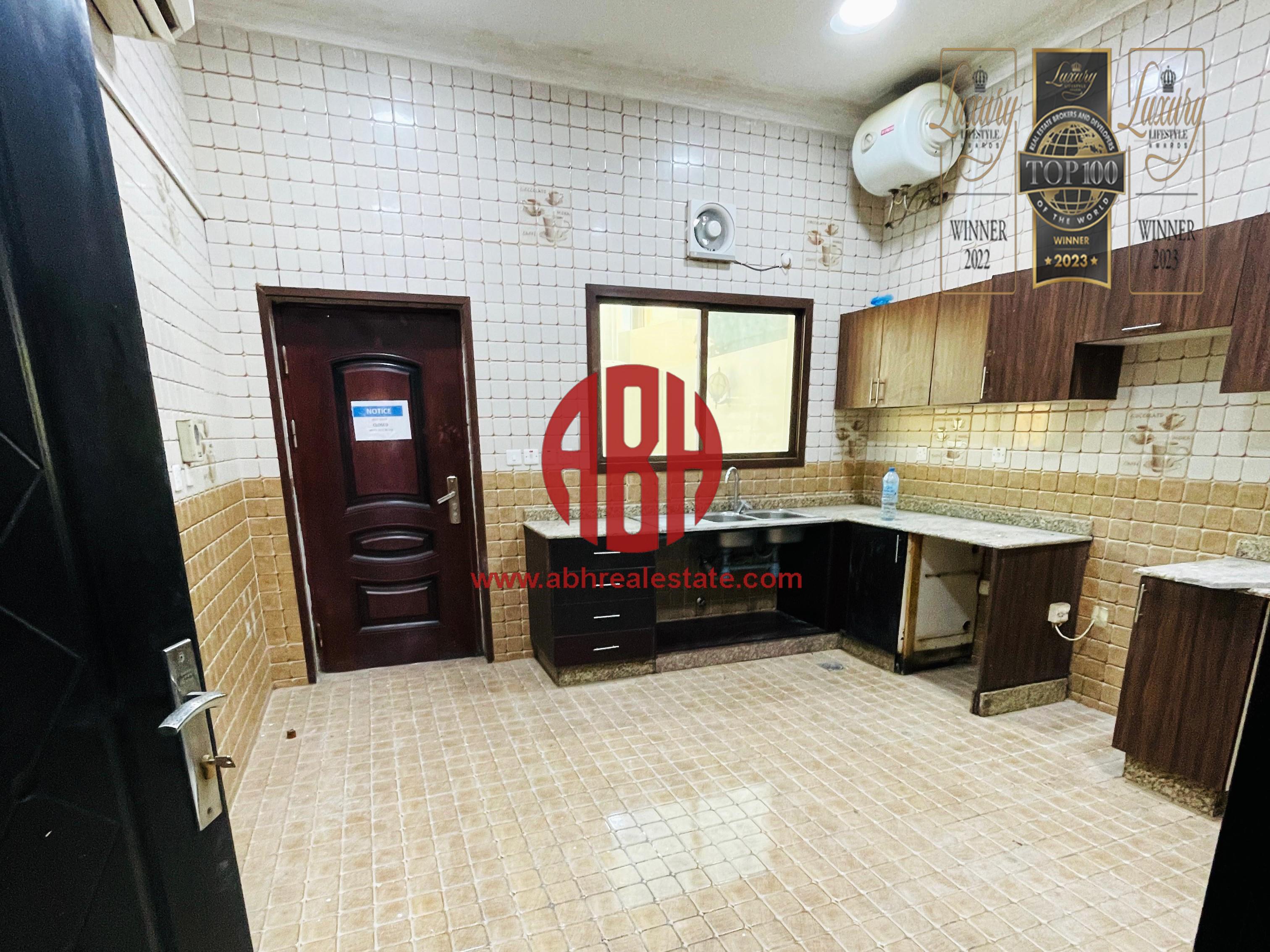 SPACIOUS 6 BDR VILLA | FOR FAMILY/ EXEC BACHELORS - Compound Villa in CAP 14