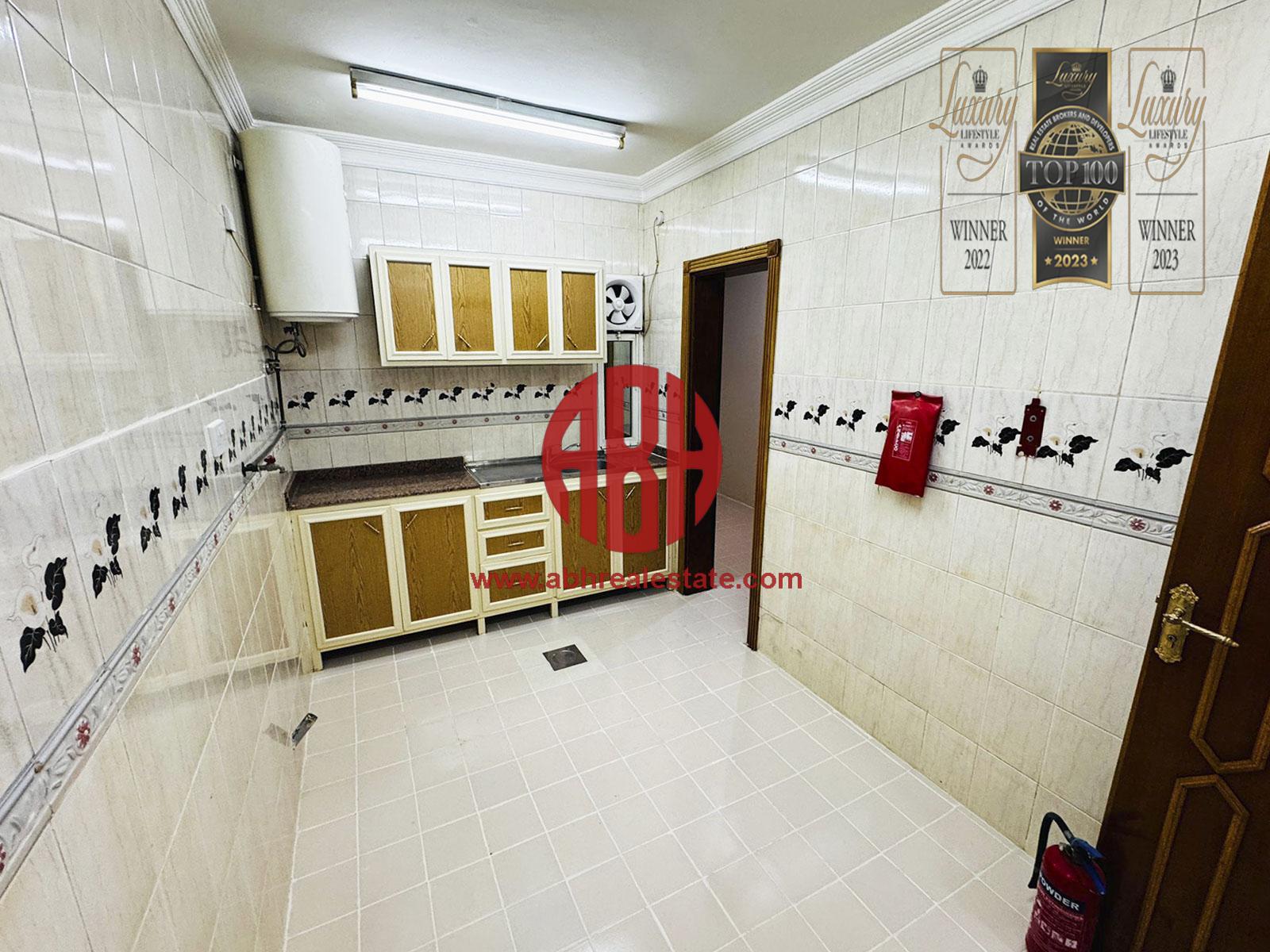 UNBEATABLE DEAL | SPACIOUS 3 BEDROOMS | PRIME AREA - Apartment in Asim Bin Omar Street