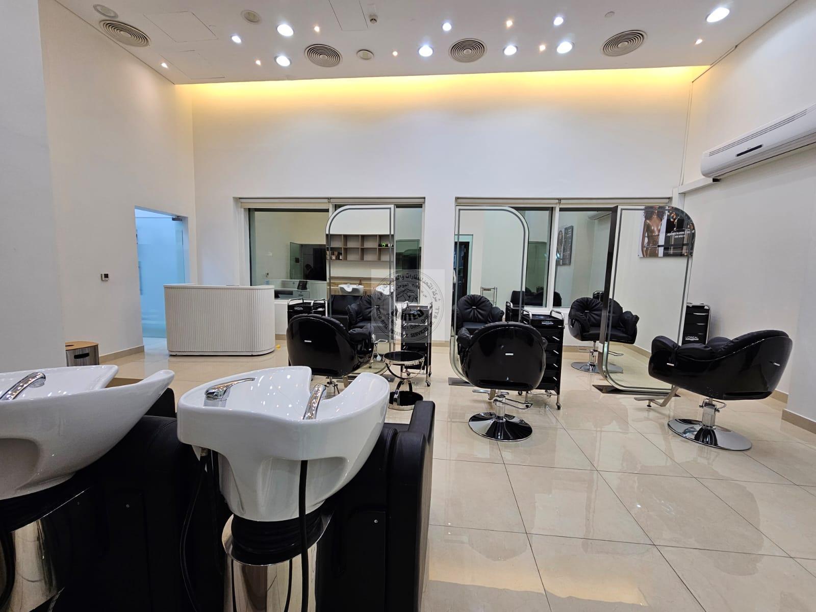 Salon for rent in a 5-star hotel in old Salata - Shop in Old Salata