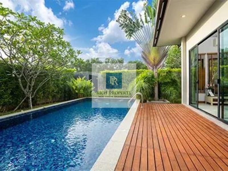 Resale | Luxury Living | Golf View
