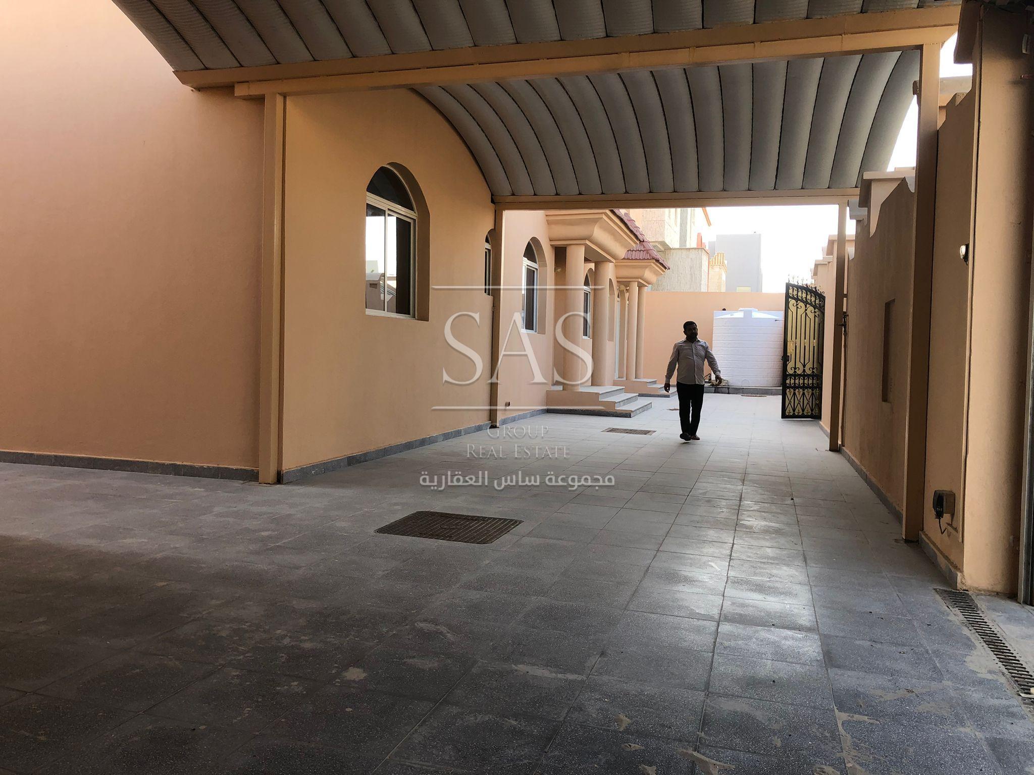 SERVICE OR ACCOMMODATION VILLA FOR RENT - Villa in Bu Hamour Street