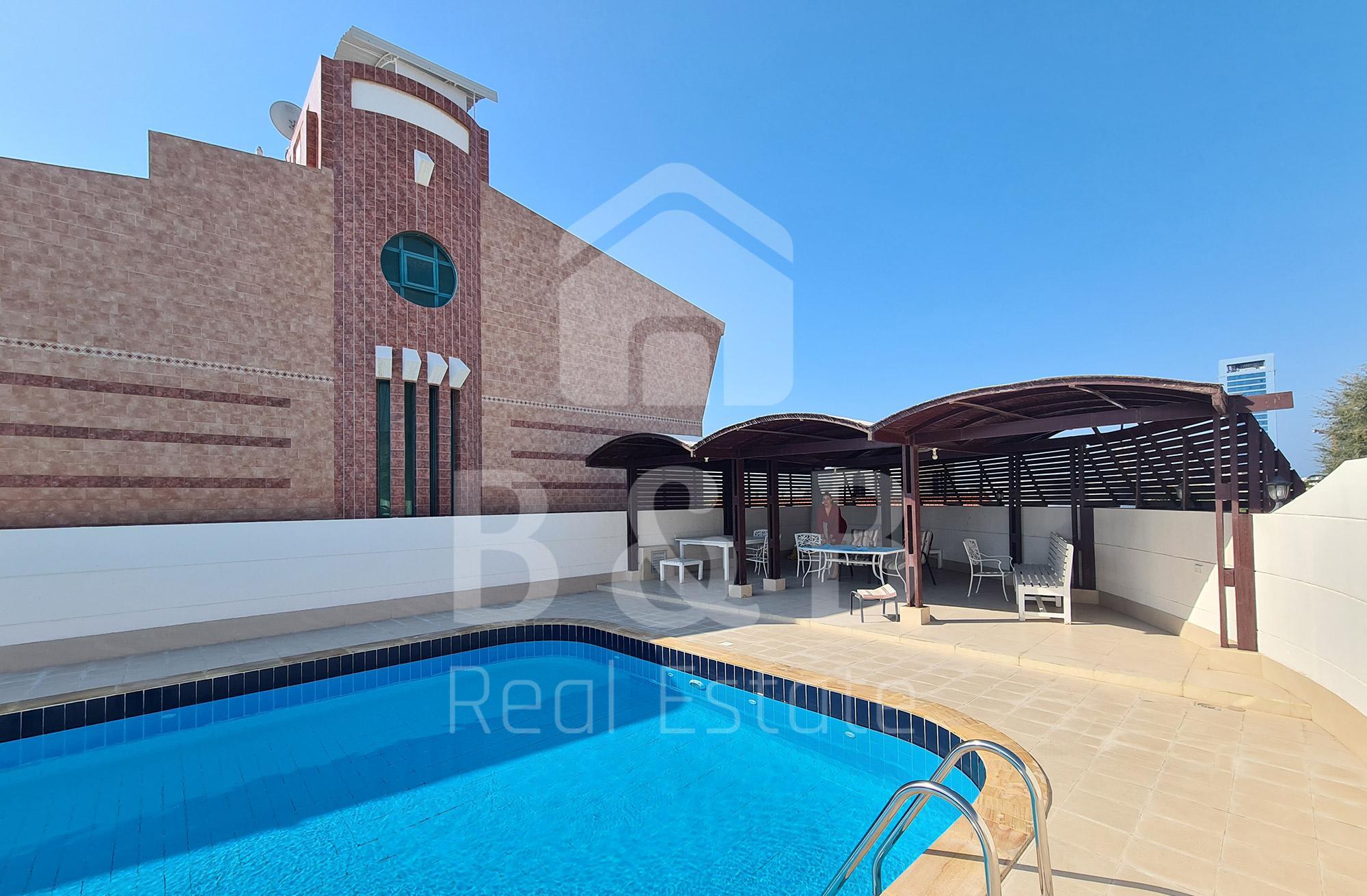 PRIVATE POOL - EXTRAORDINARY (corner) 5 BR TH