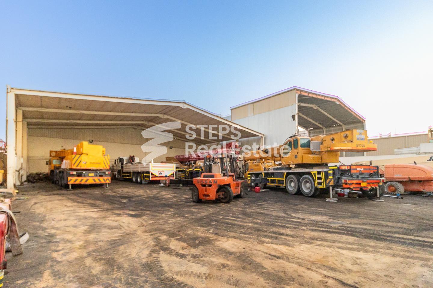 Garage Suitable for Heavy Equipment for Rent - Warehouse in Industrial Area 4