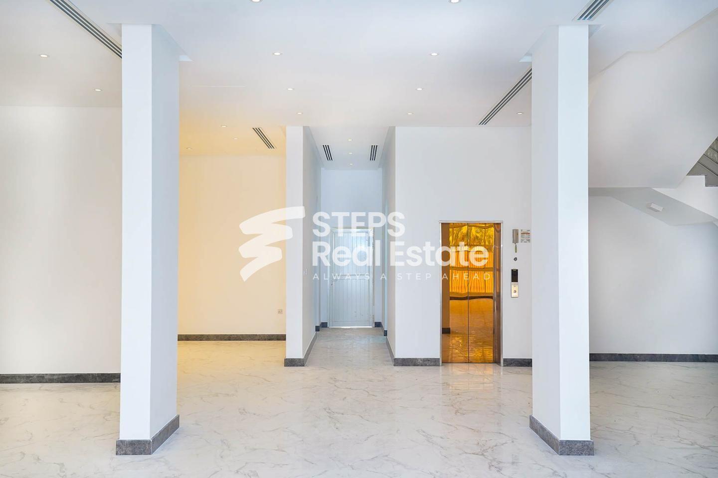 Spacious Service Villa for Sale in Duhail - Commercial Villa in Street 871